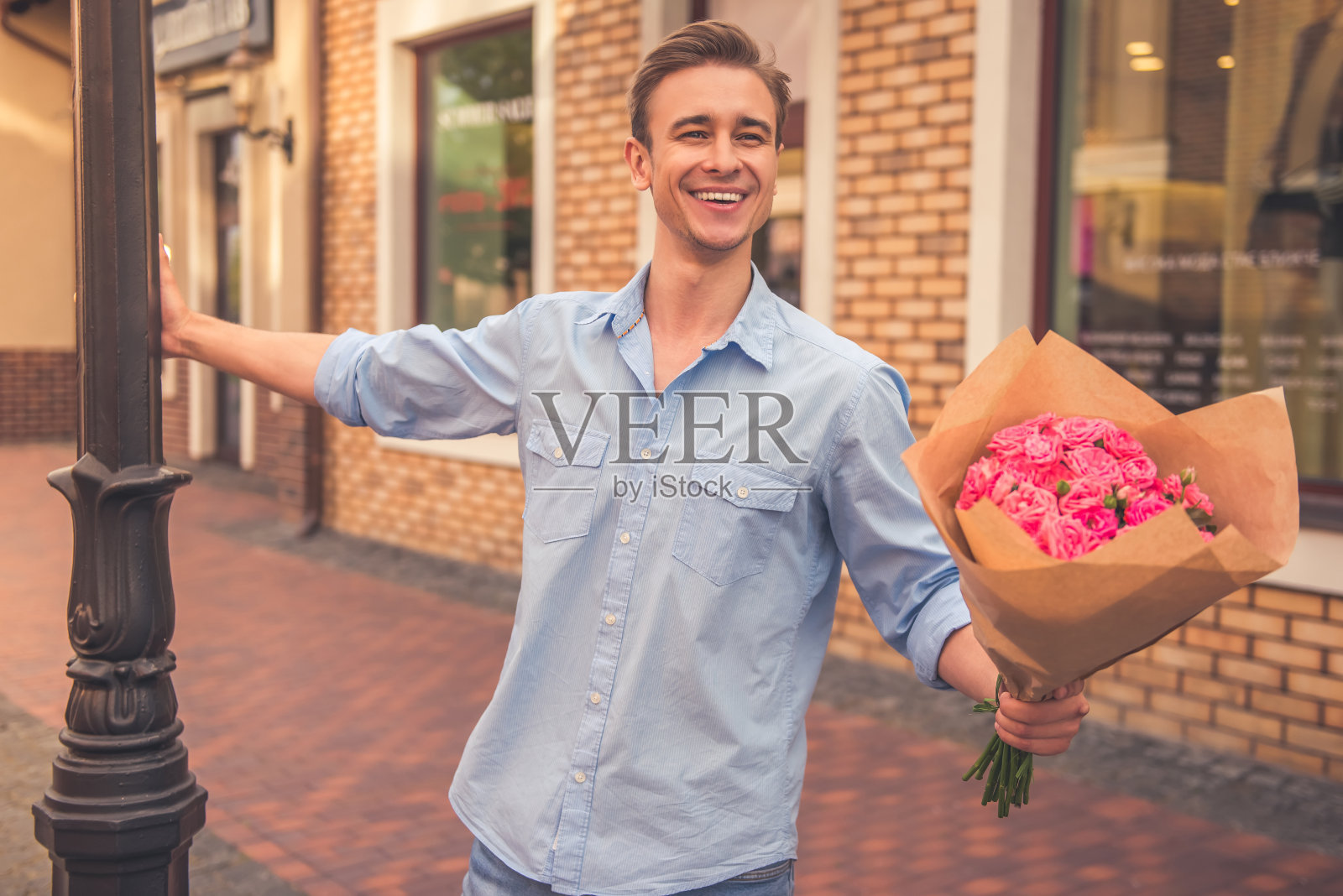 英俊的年轻人照片摄影图片