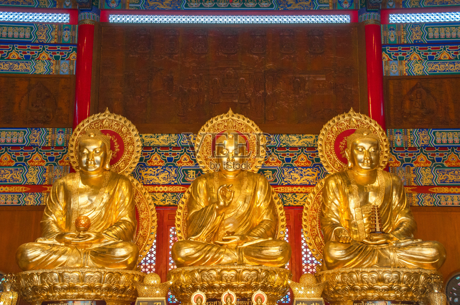 中国寺庙里的佛像照片摄影图片