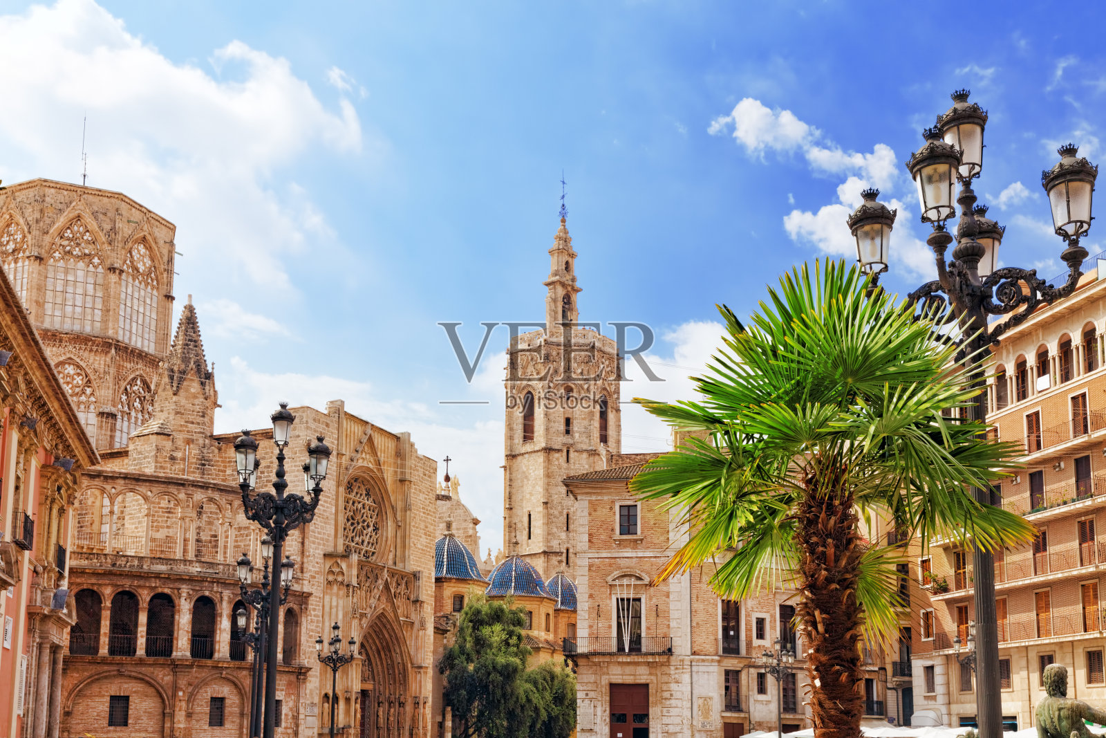 圣玛丽广场和巴伦西亚大教堂。照片摄影图片