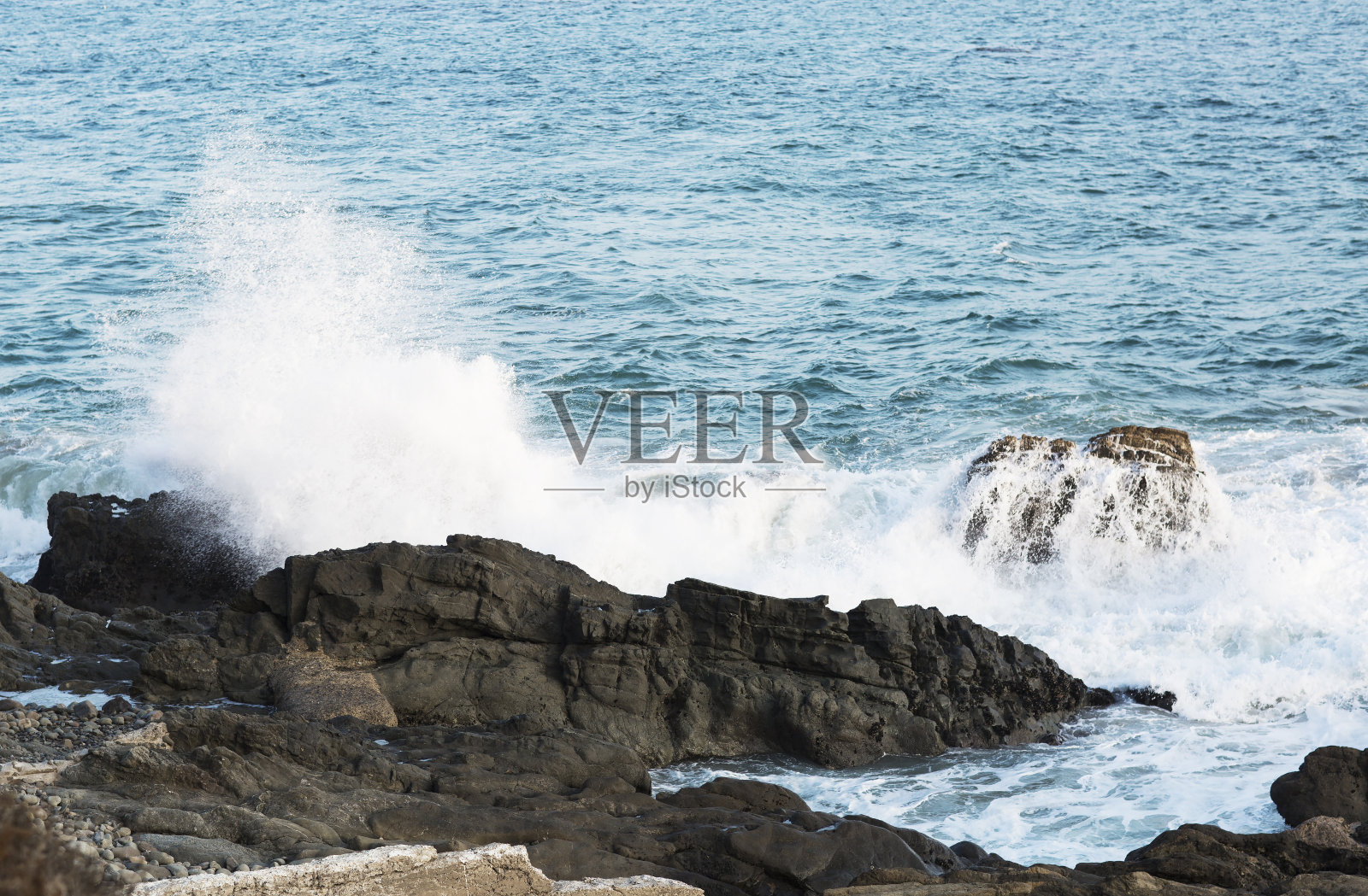 马里布的海滩景观。照片摄影图片