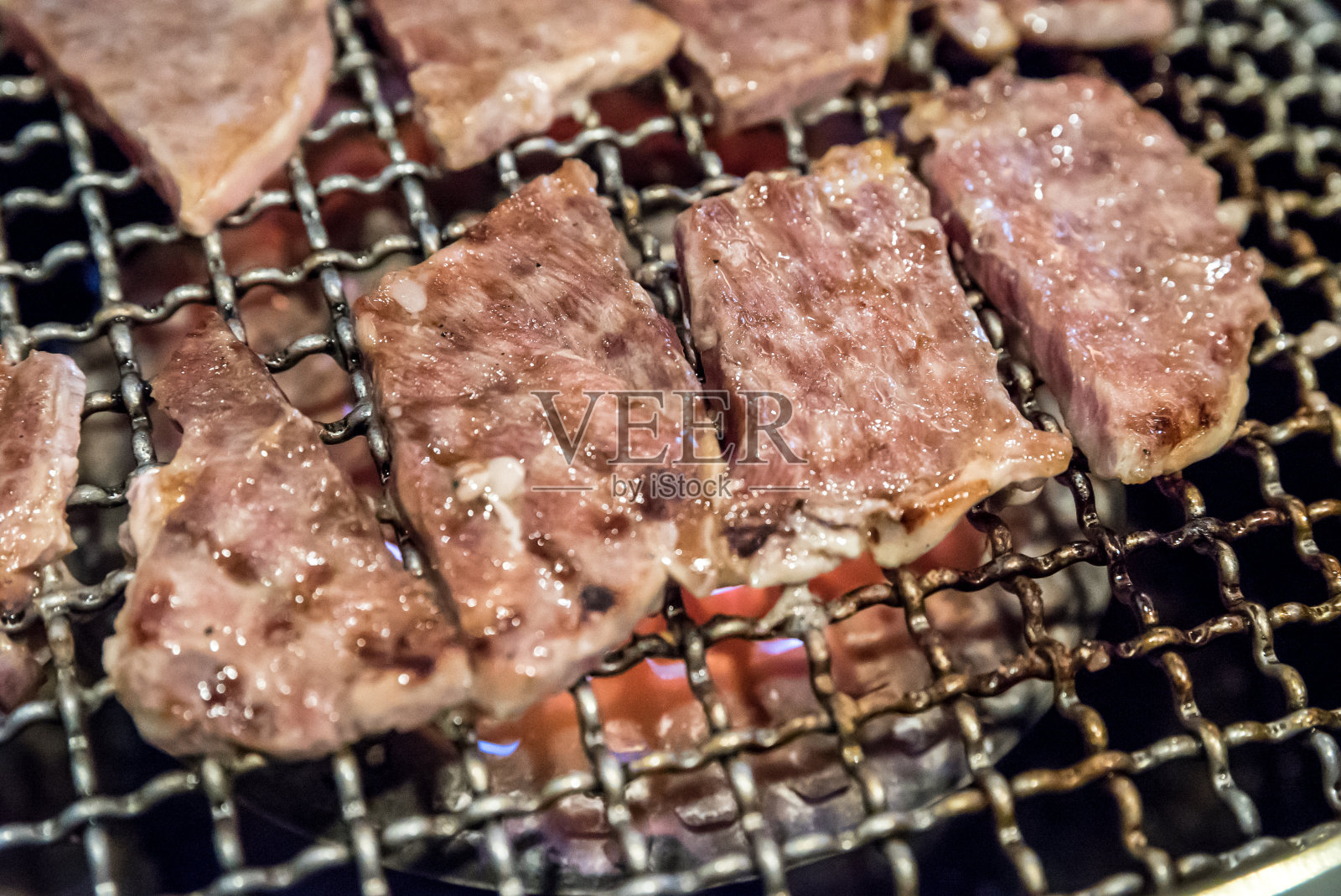 烤和牛里脊肉烧肉片照片摄影图片