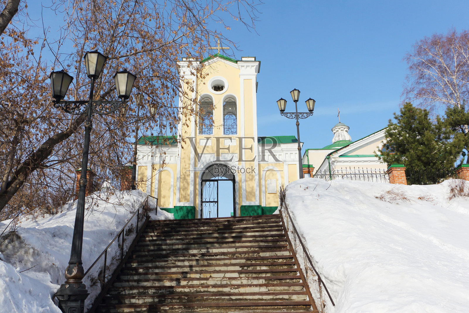 俄罗斯托木斯克市罗马天主教堂的大门照片摄影图片