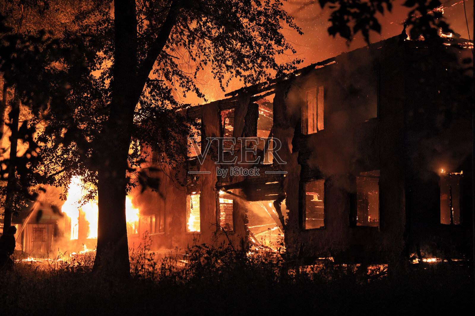 燃烧的房子照片摄影图片