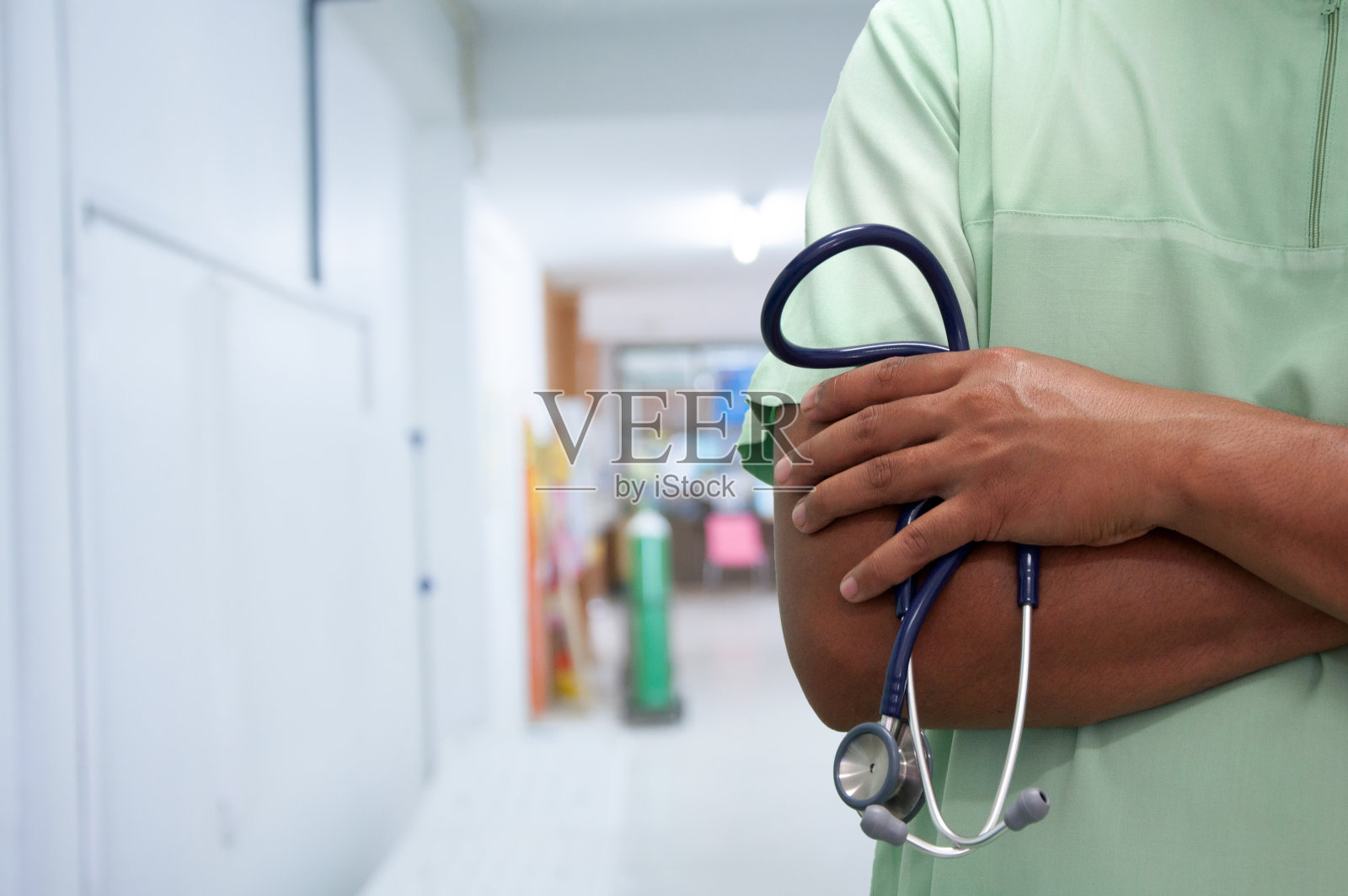 医院无名护士和听诊器的近距离观察照片摄影图片