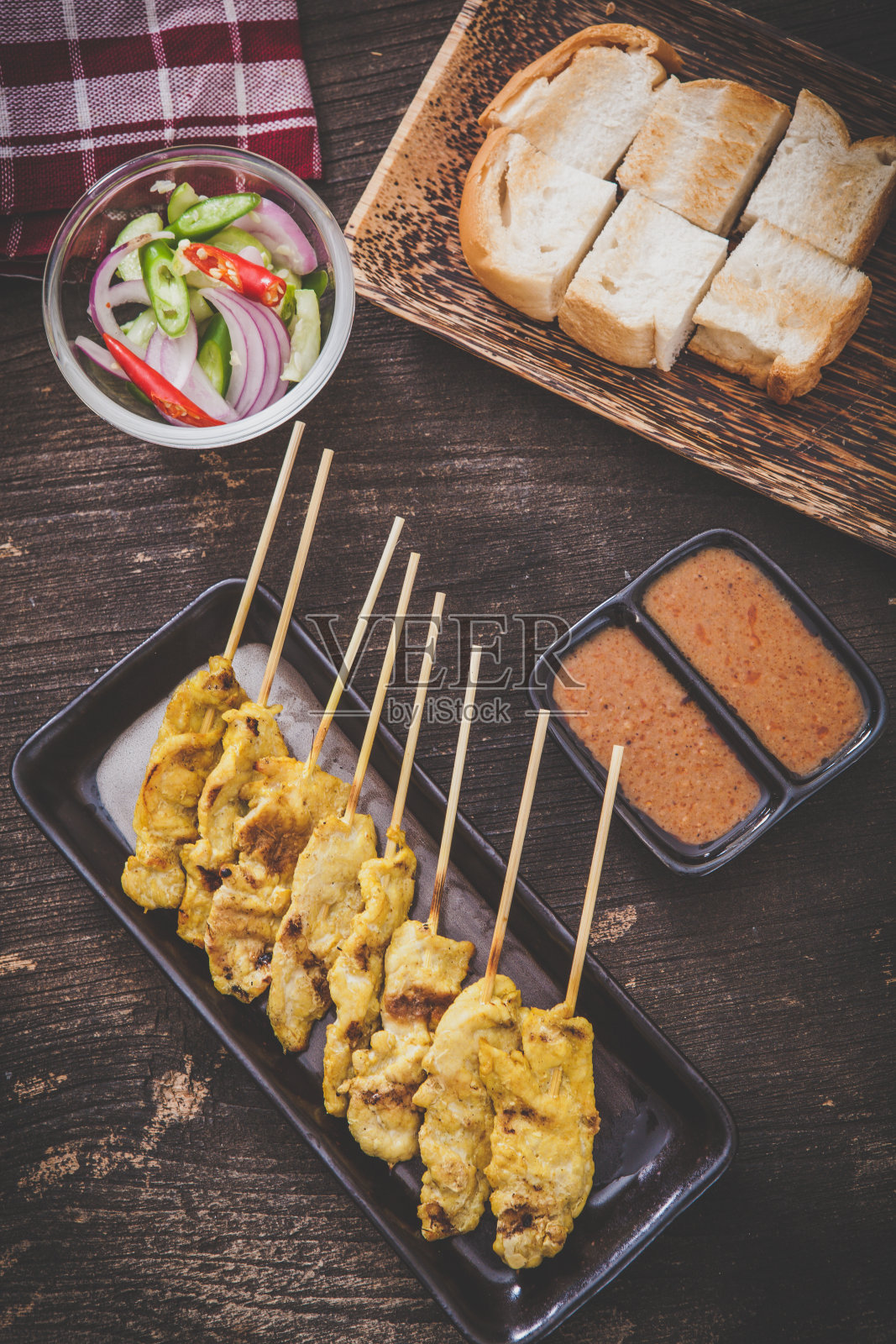 鸡肉沙爹照片摄影图片