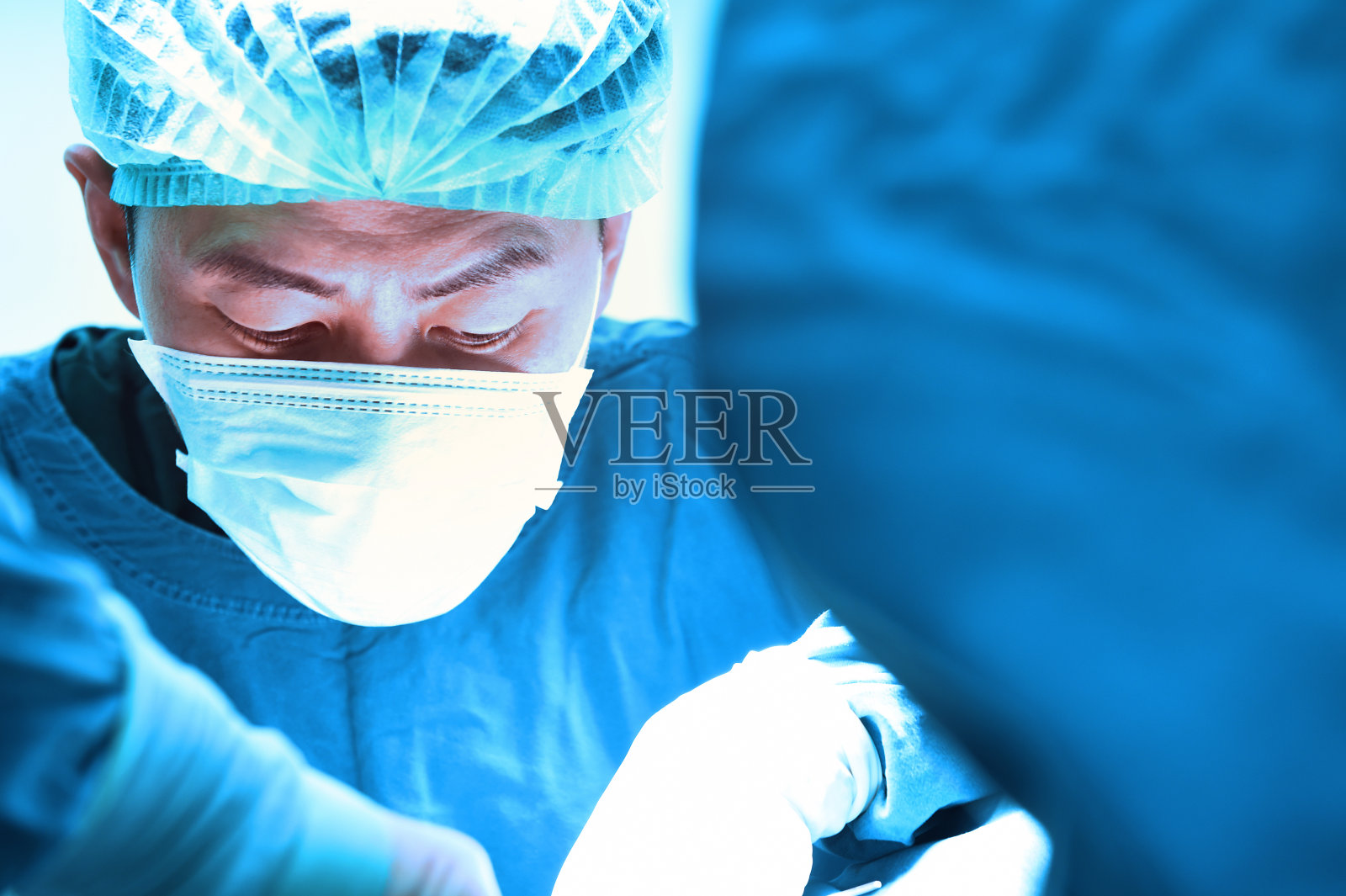 兽医手术在手术室照片摄影图片