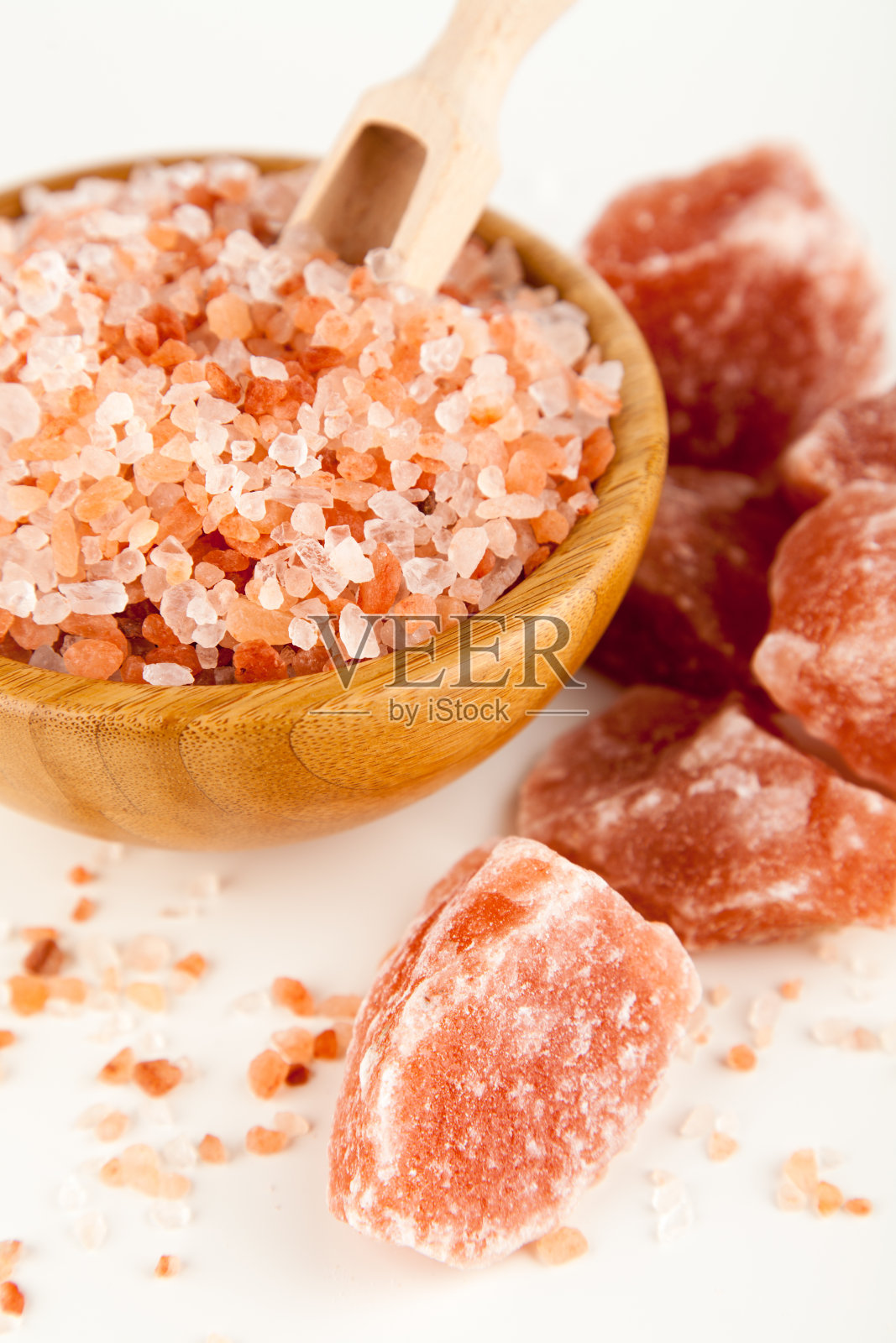 在竹碗里放盐照片摄影图片