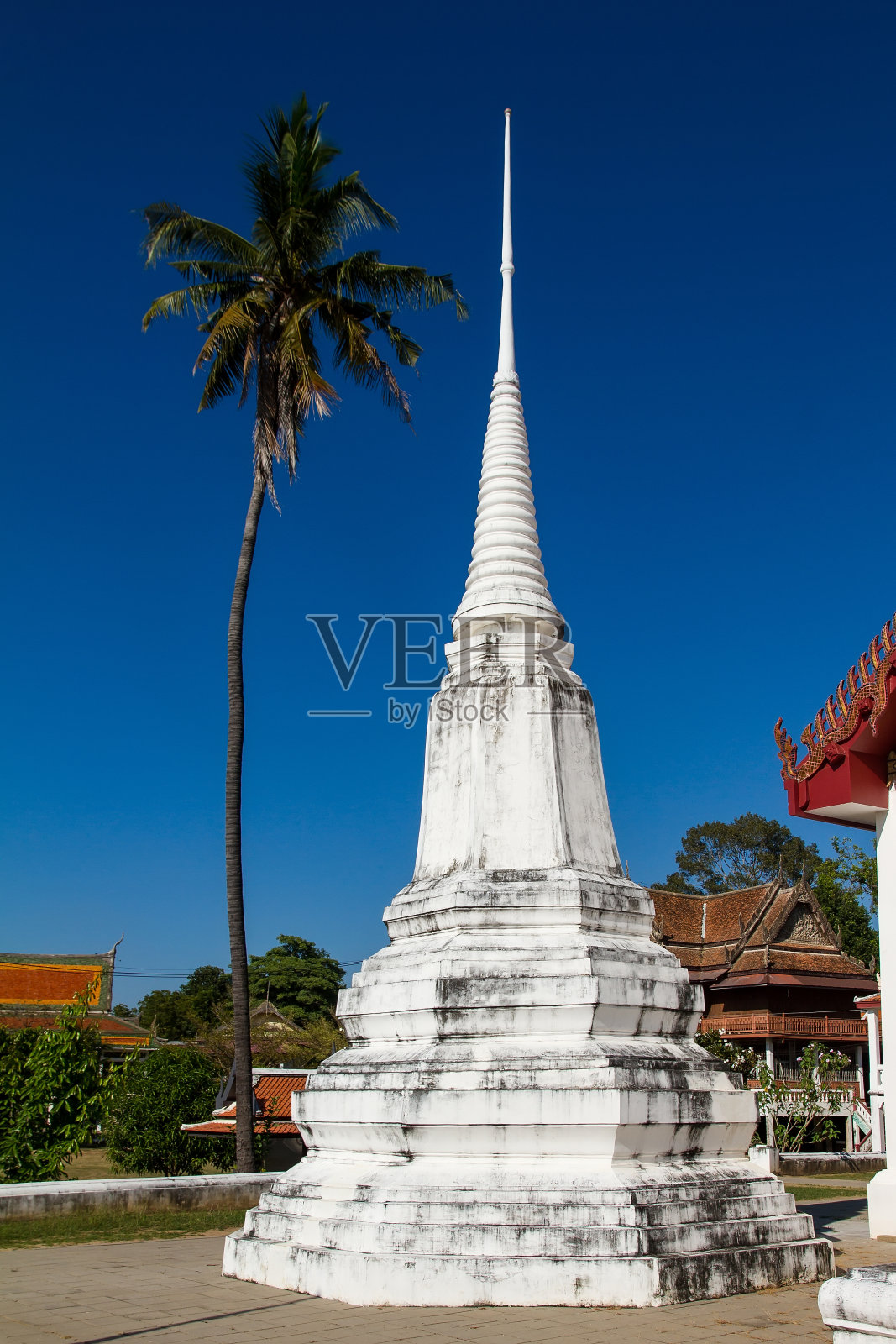 碧空下的正午，布萨达拉寺照片摄影图片