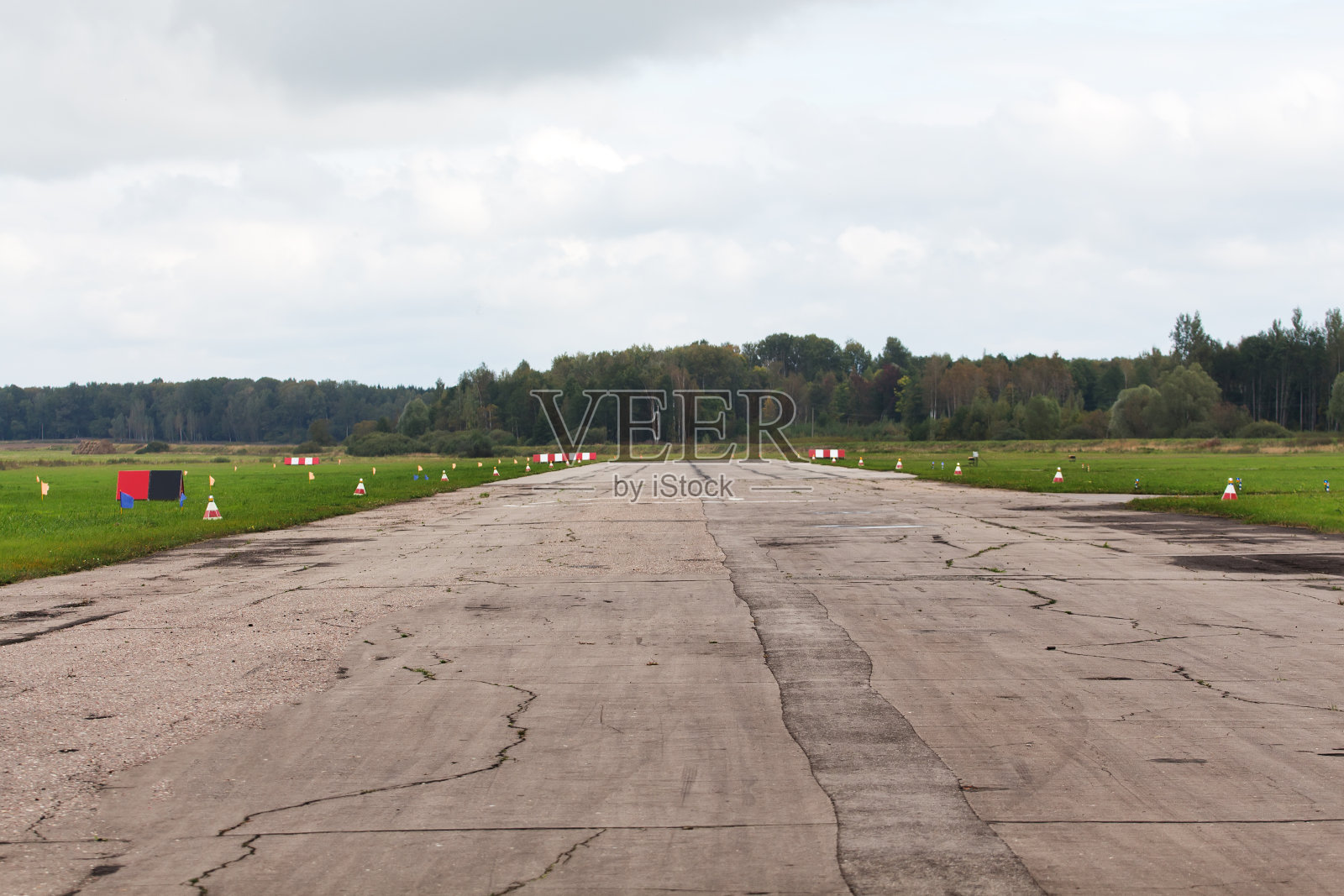 小型飞机的跑道照片摄影图片