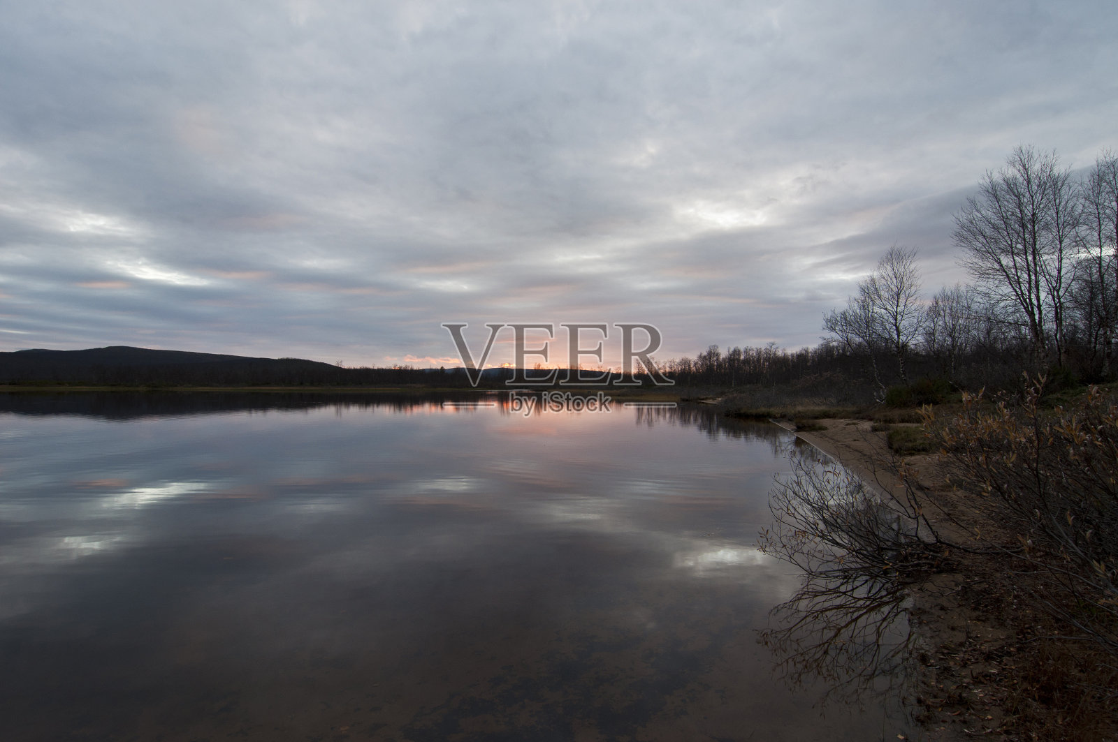 湖上的日落照片摄影图片