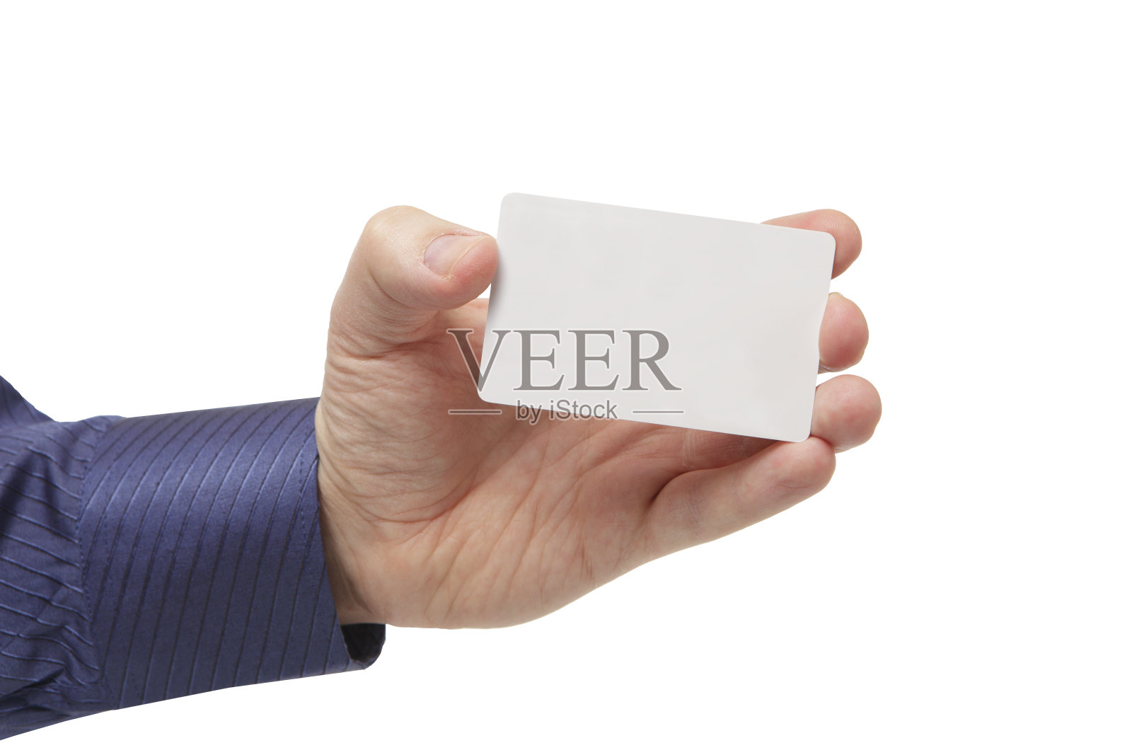 一个男人手里拿着空的白色名片照片摄影图片