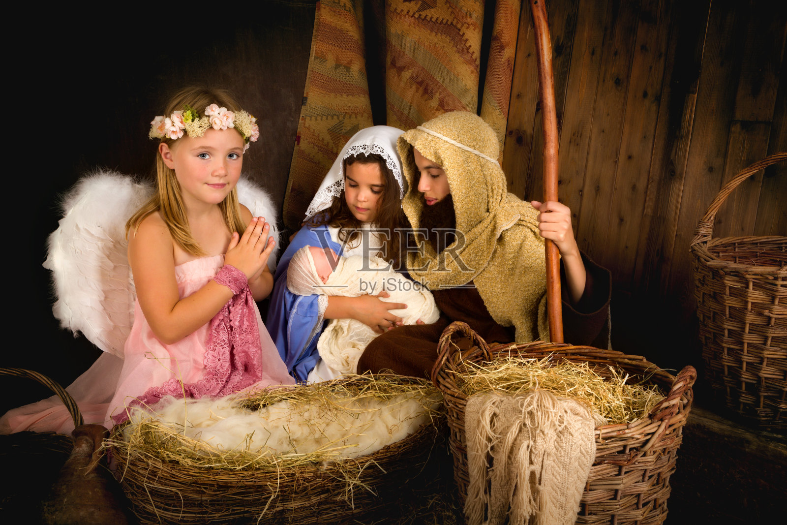 神圣的天使和耶稣诞生场景照片摄影图片