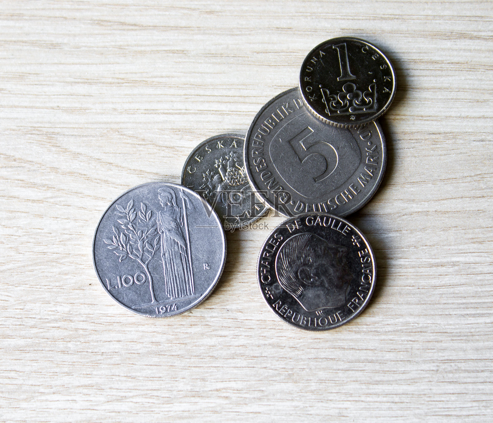 比较旧的硬币,照片摄影图片