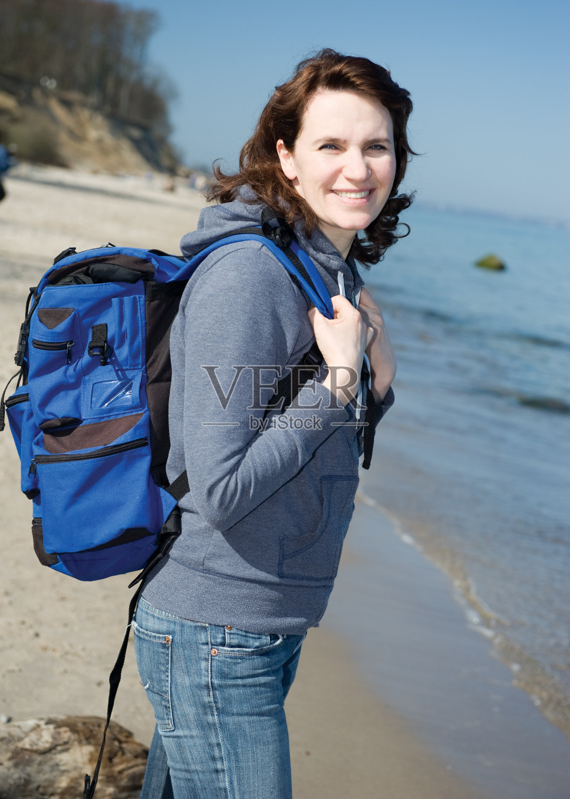 徒步旅行的女人照片摄影图片
