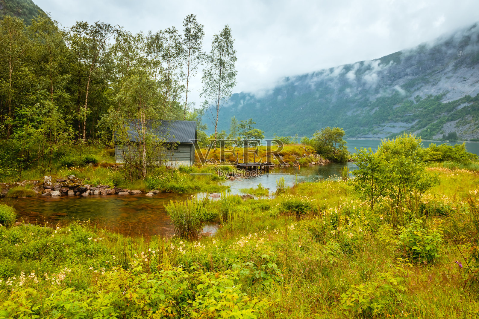 挪威哈当泽峡湾的钓鱼小屋照片摄影图片