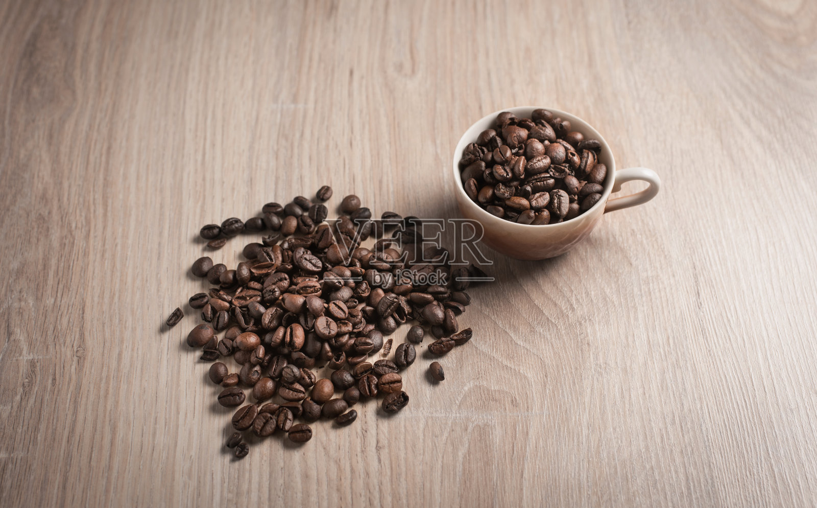 杯子里的咖啡豆照片摄影图片