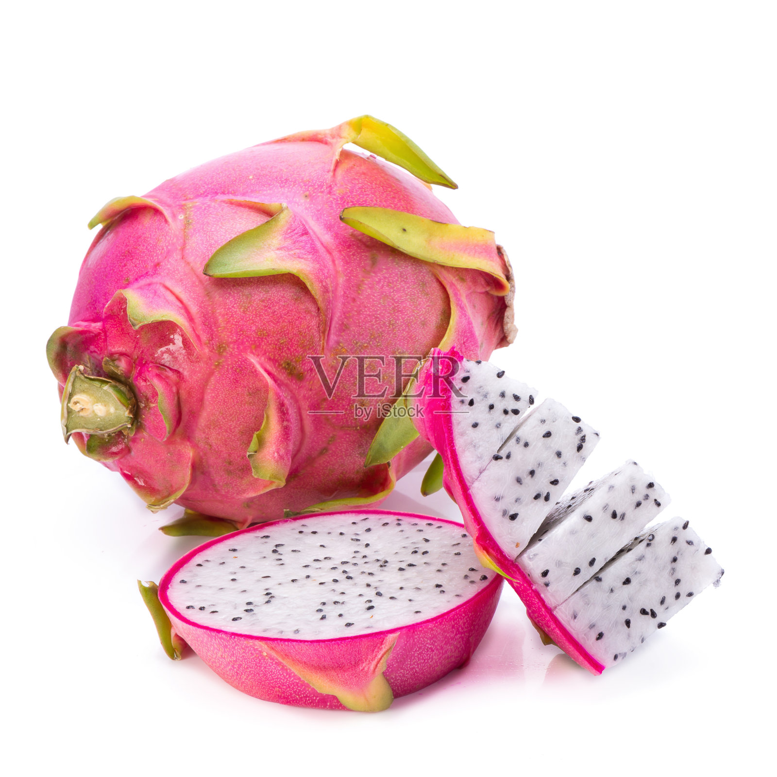 生动和充满活力的火龙果孤立在白色背景照片摄影图片