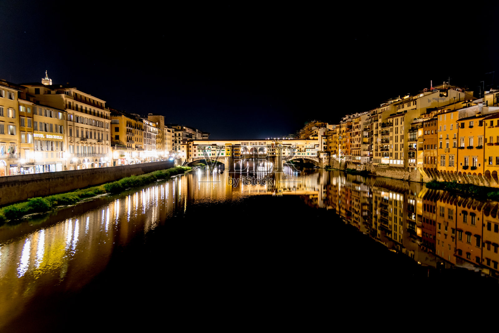 佛罗伦萨市中心的夜景照片摄影图片