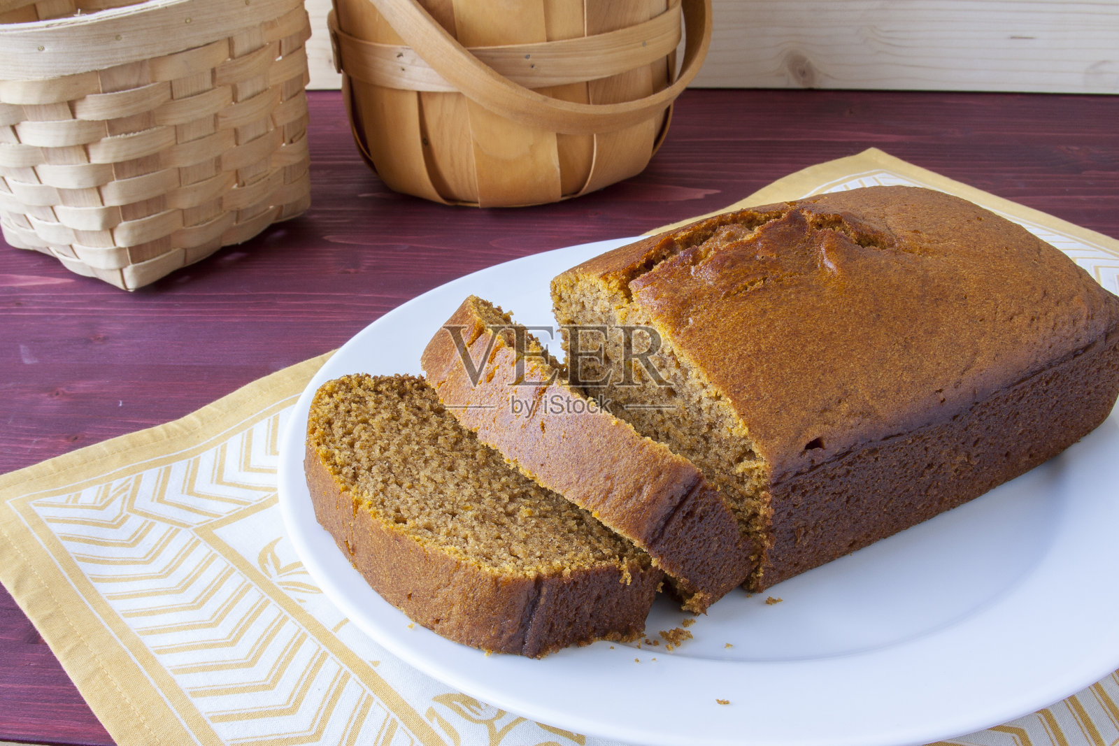 新鲜出炉的南瓜面包照片摄影图片