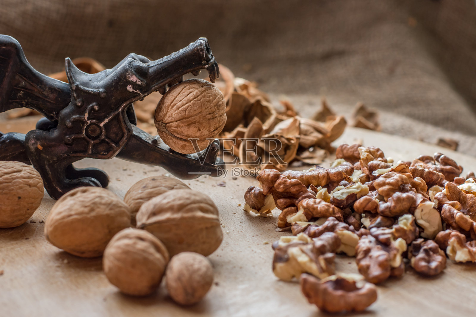 去皮的核桃照片摄影图片