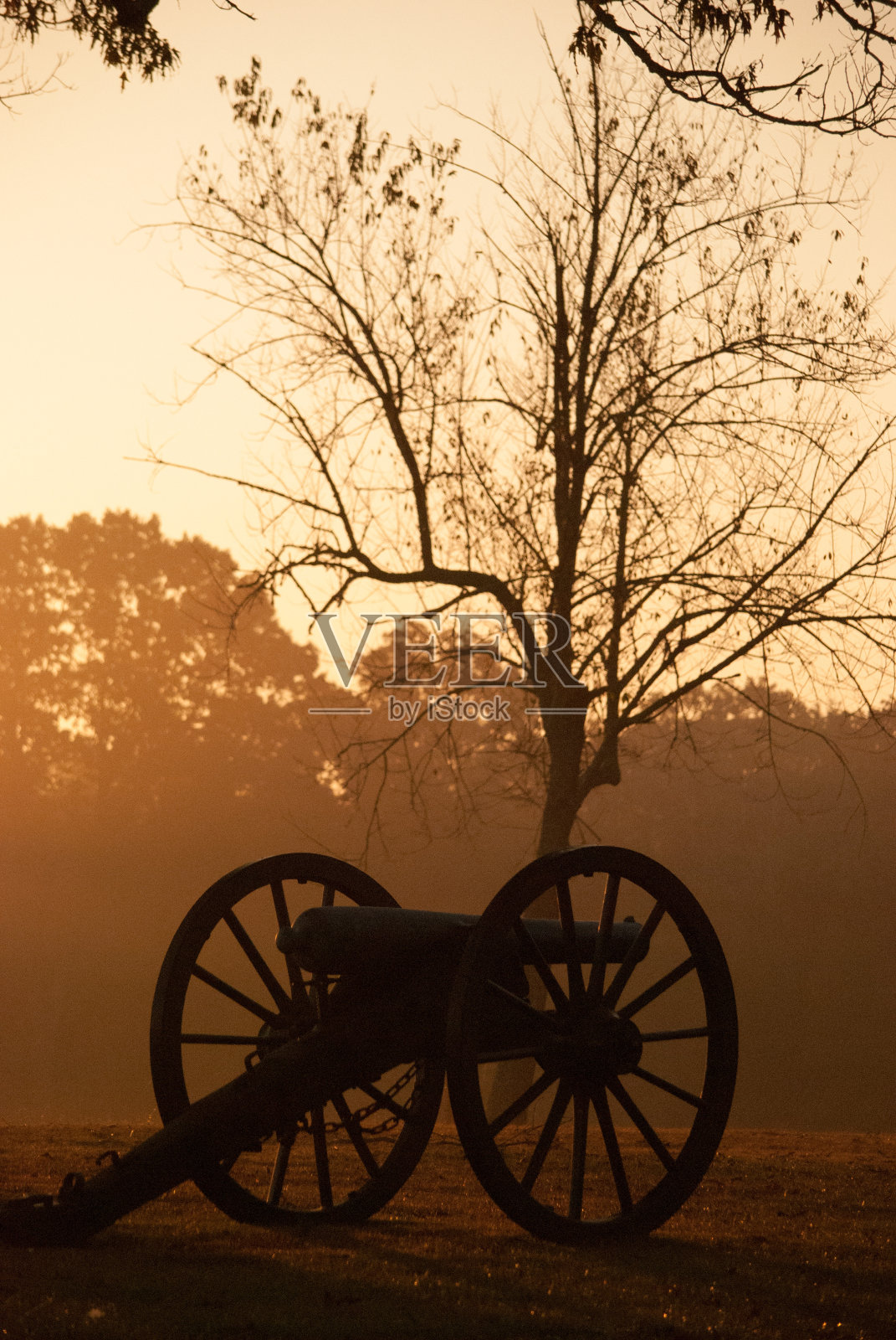 大炮在黎明照片摄影图片