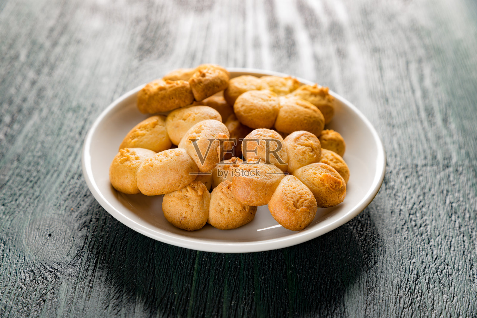 茶碟上的饼干照片摄影图片