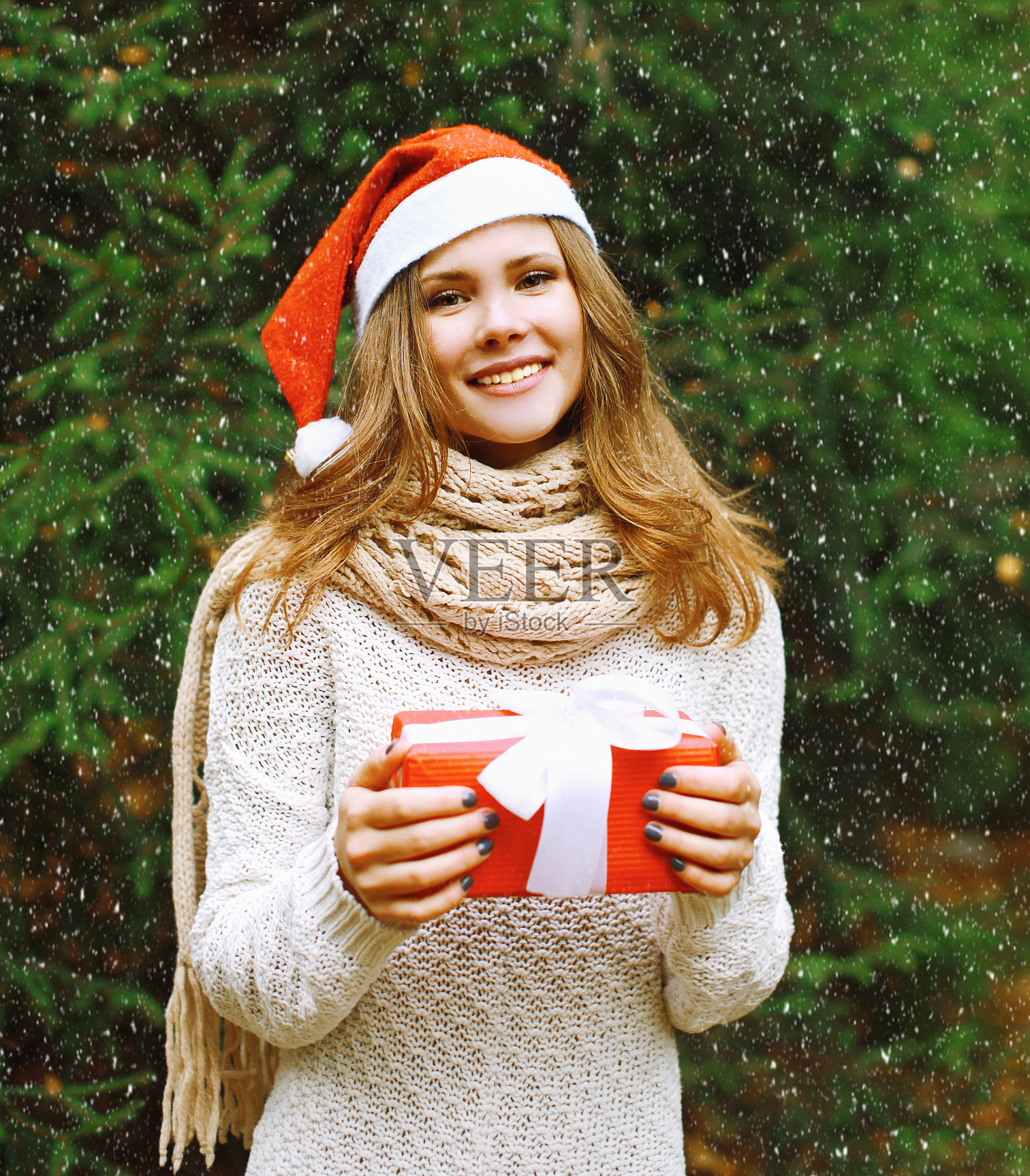 圣诞与人概念——快乐少女照片摄影图片