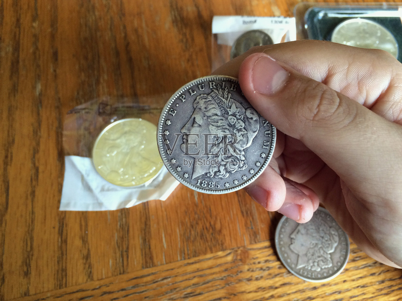 检查银币照片摄影图片