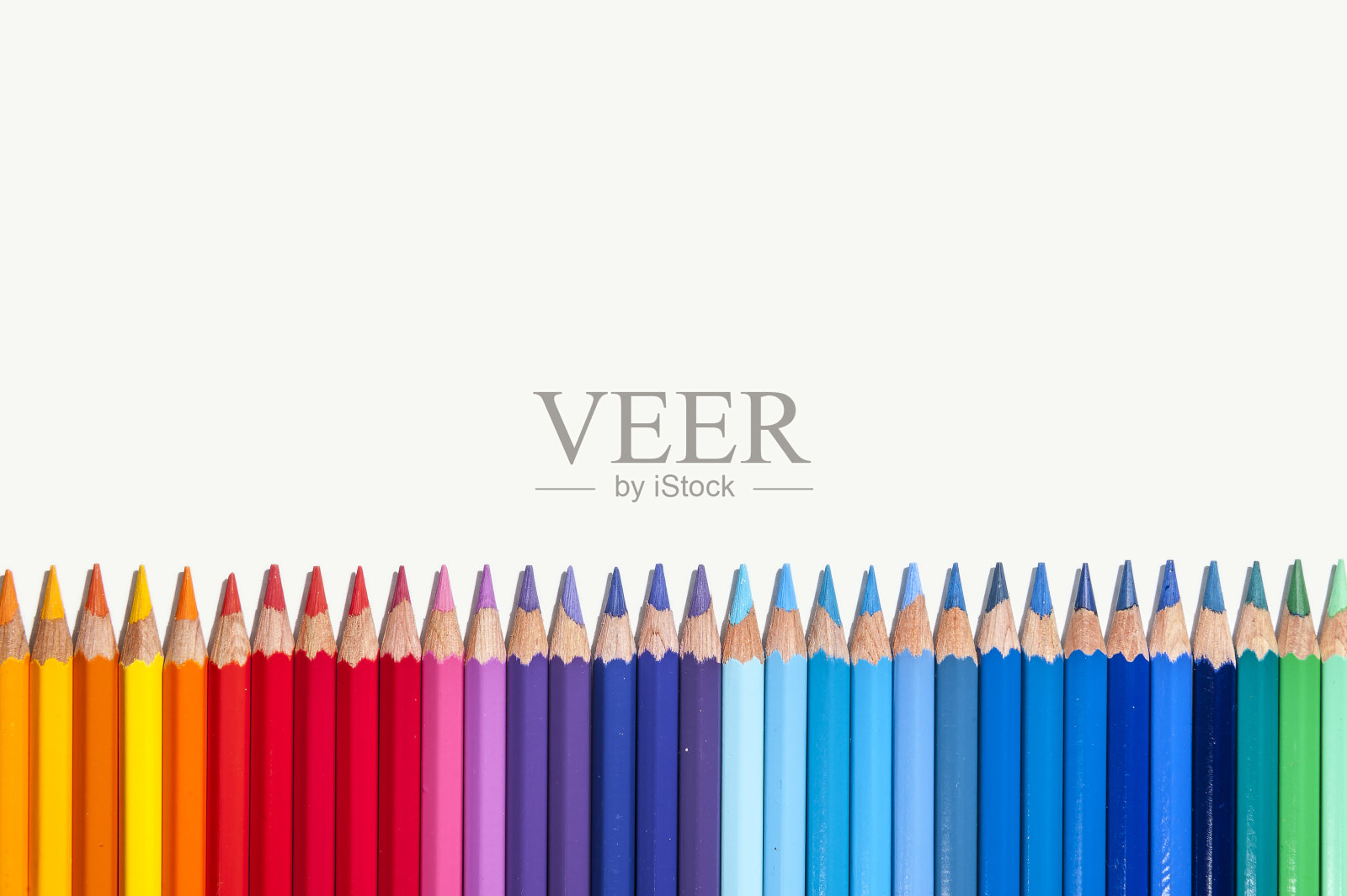 孤立的彩色铅笔排成一行照片摄影图片