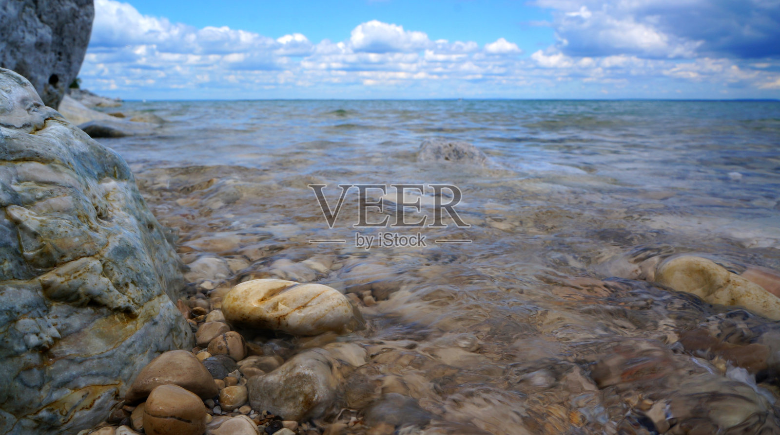 休伦湖岸边的岩石照片摄影图片