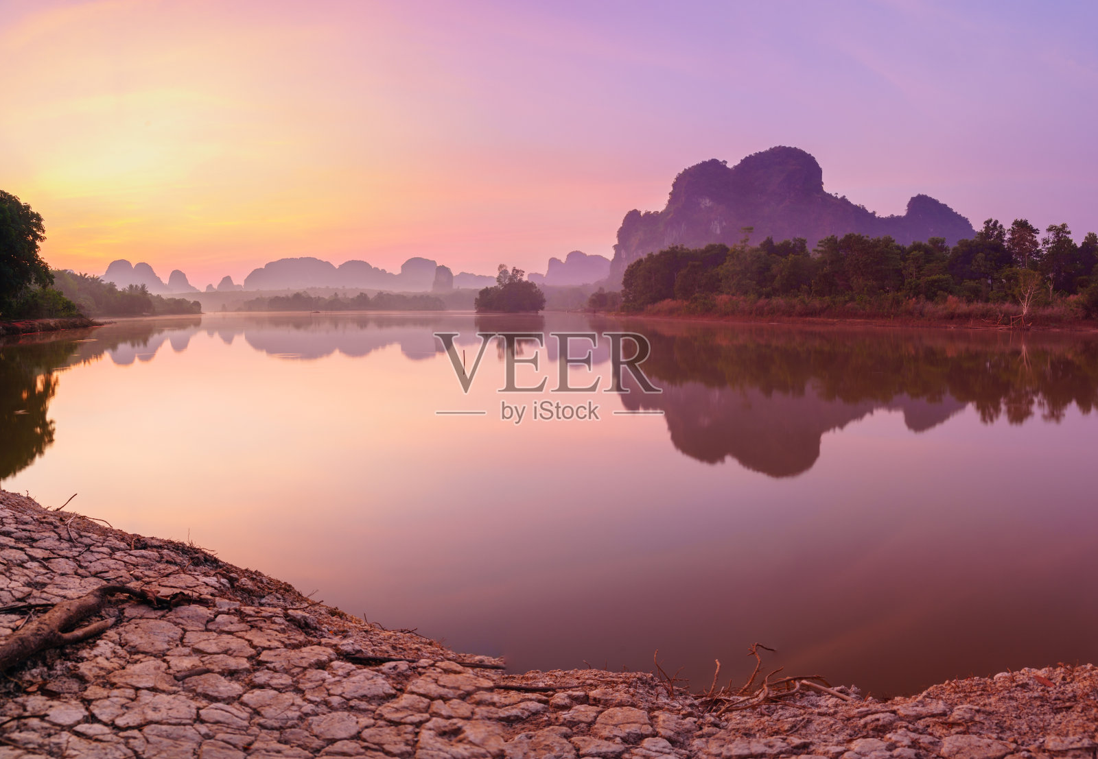 泰国甲米的农塔拉日出照片摄影图片