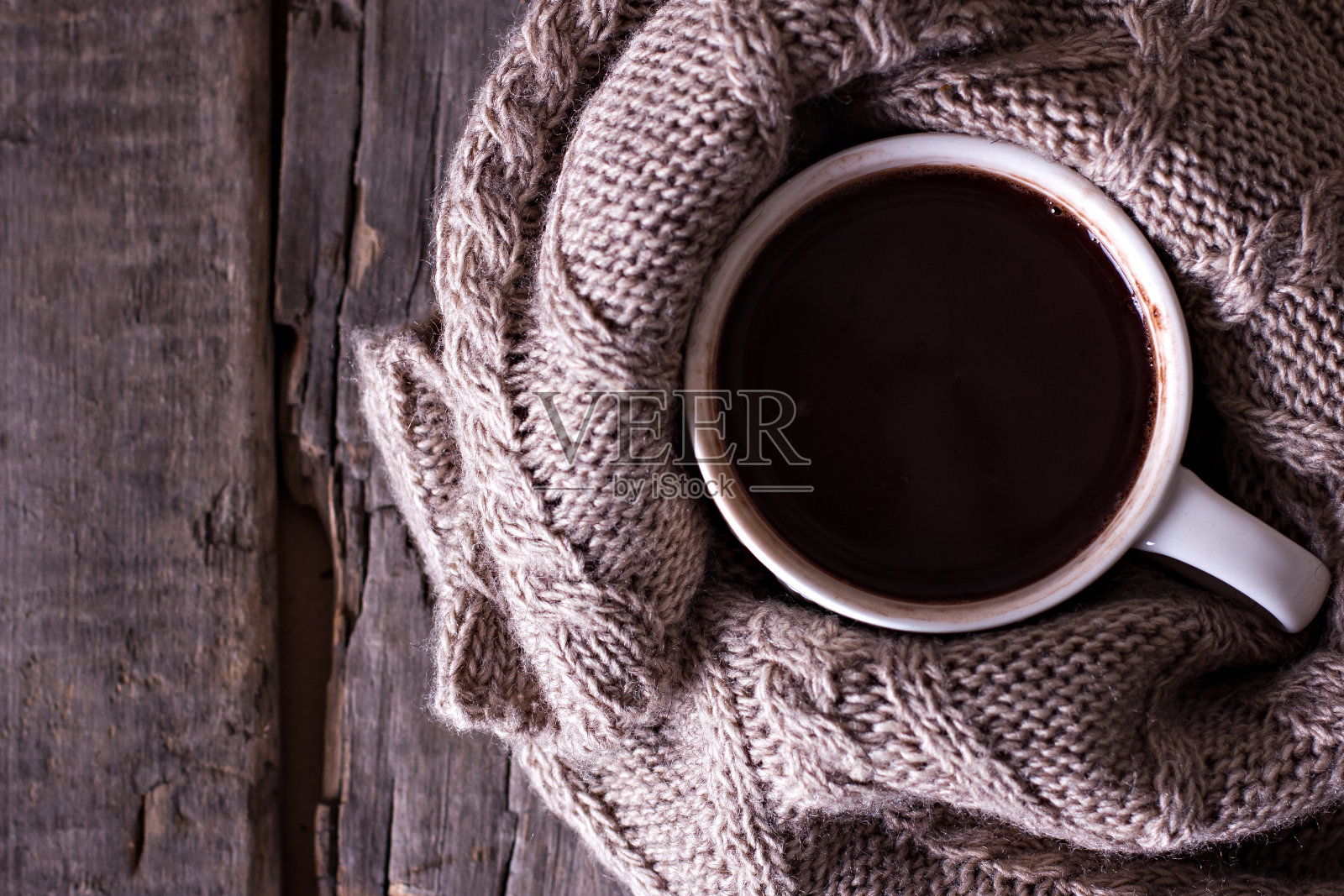 咖啡，圣诞静物。照片摄影图片