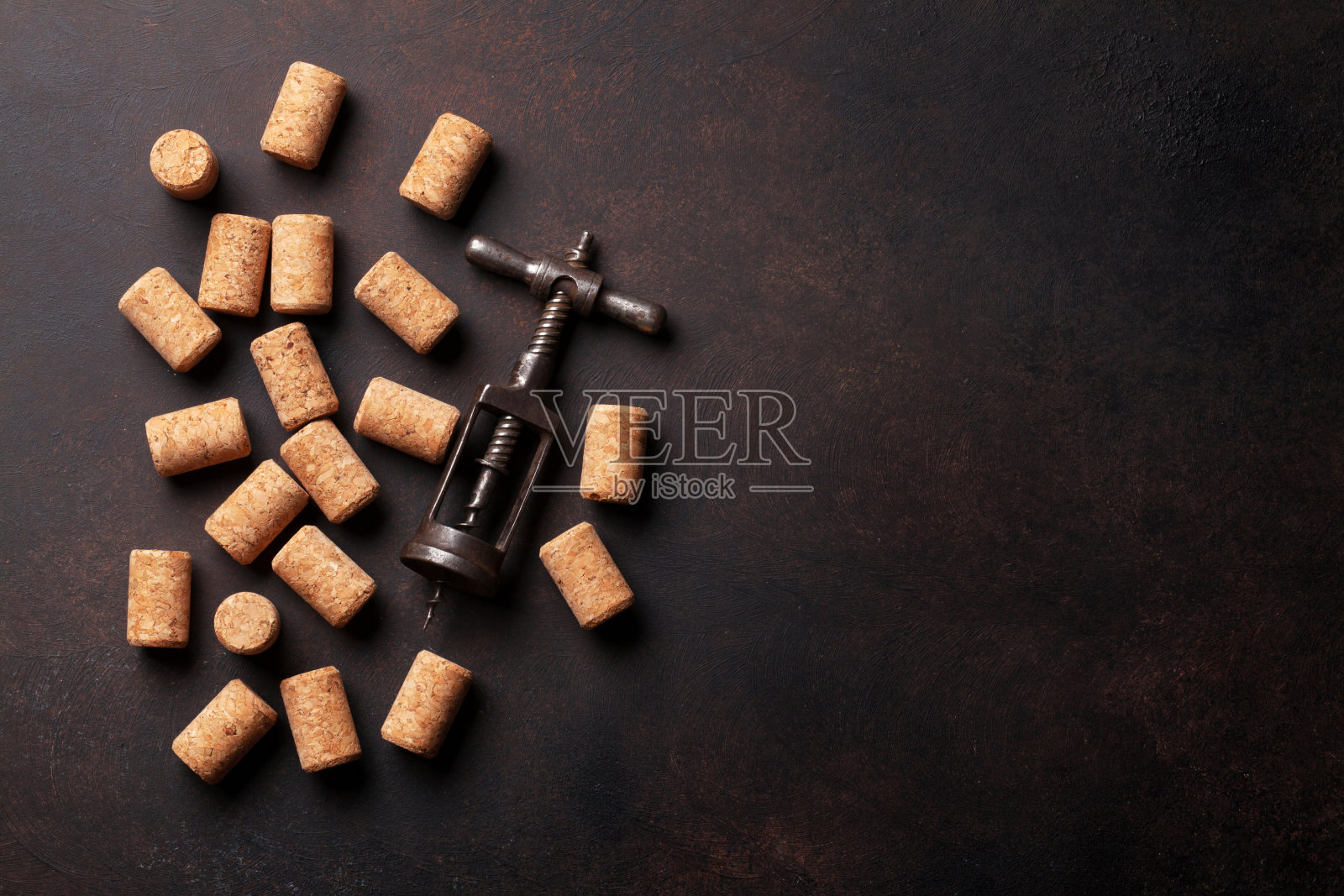 古董开瓶器和葡萄酒瓶塞照片摄影图片