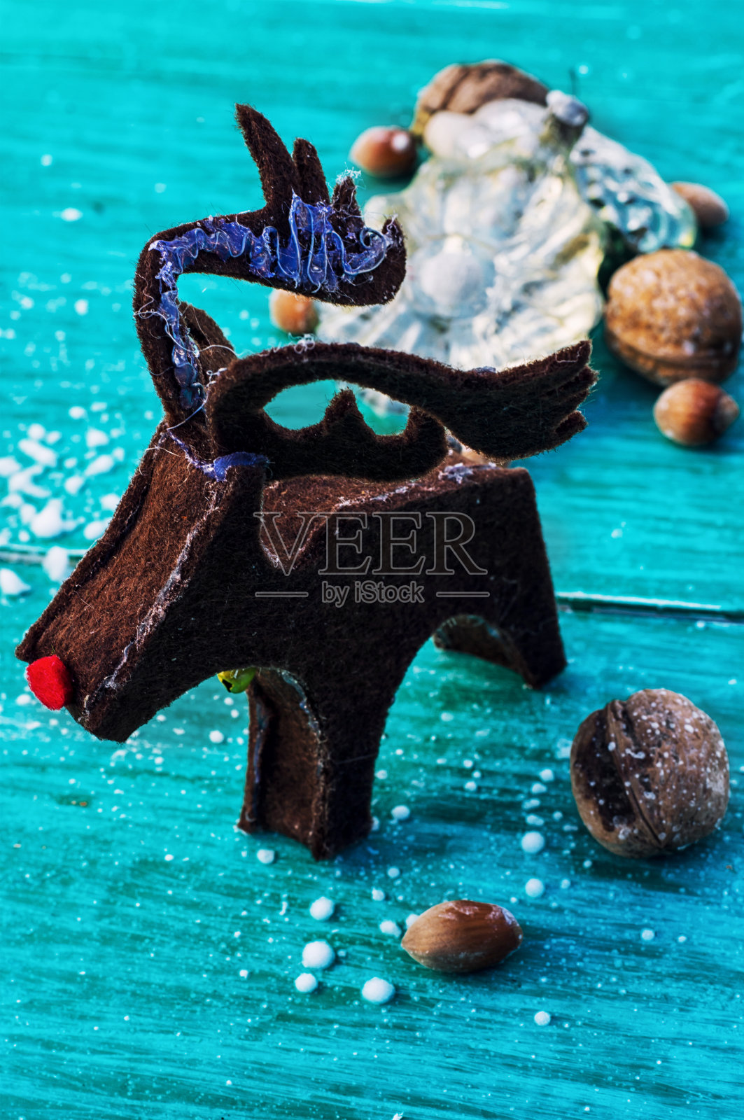 象征圣诞节的云杉玩具照片摄影图片