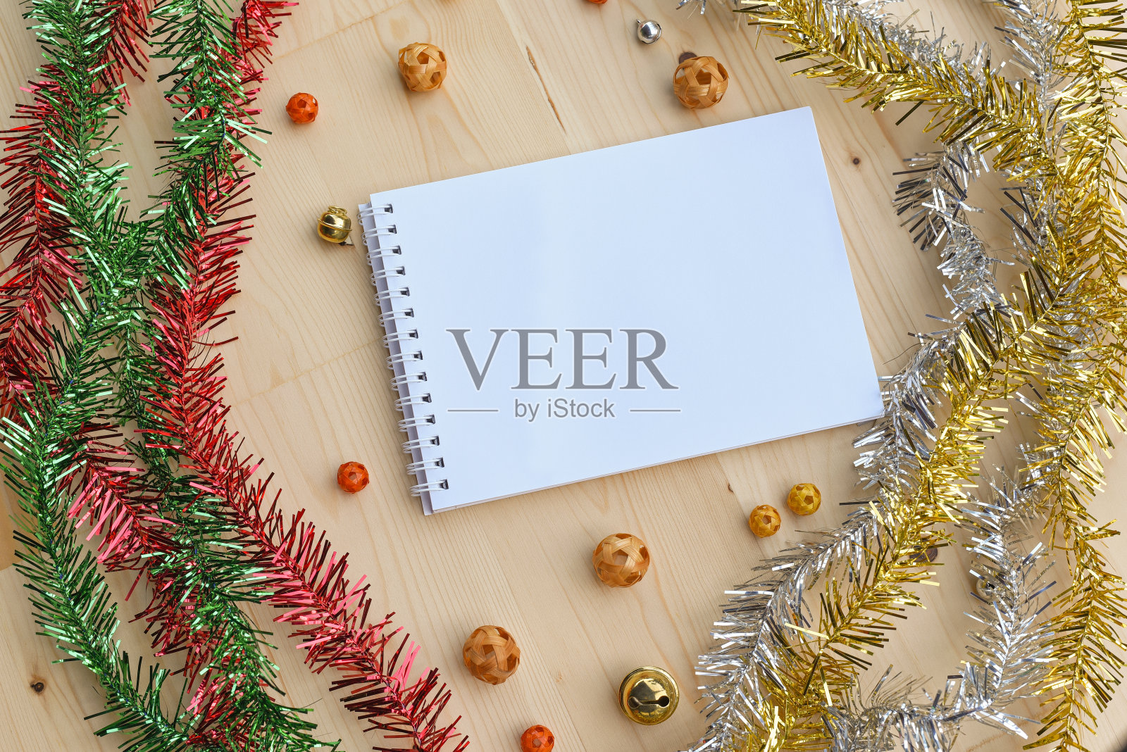 装饰新年快乐照片摄影图片