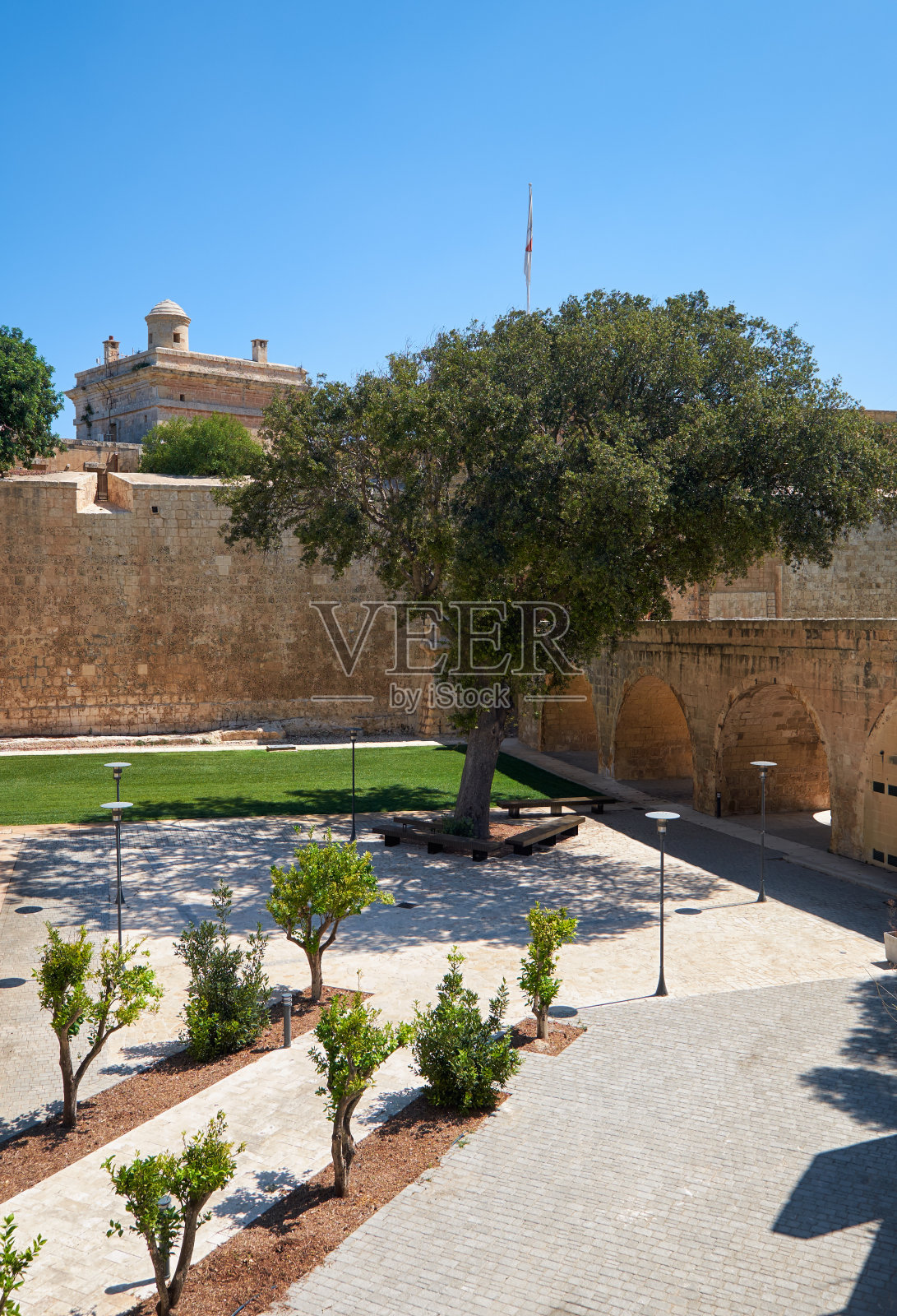 包围德雷丁堡垒的深沟——一部分照片摄影图片