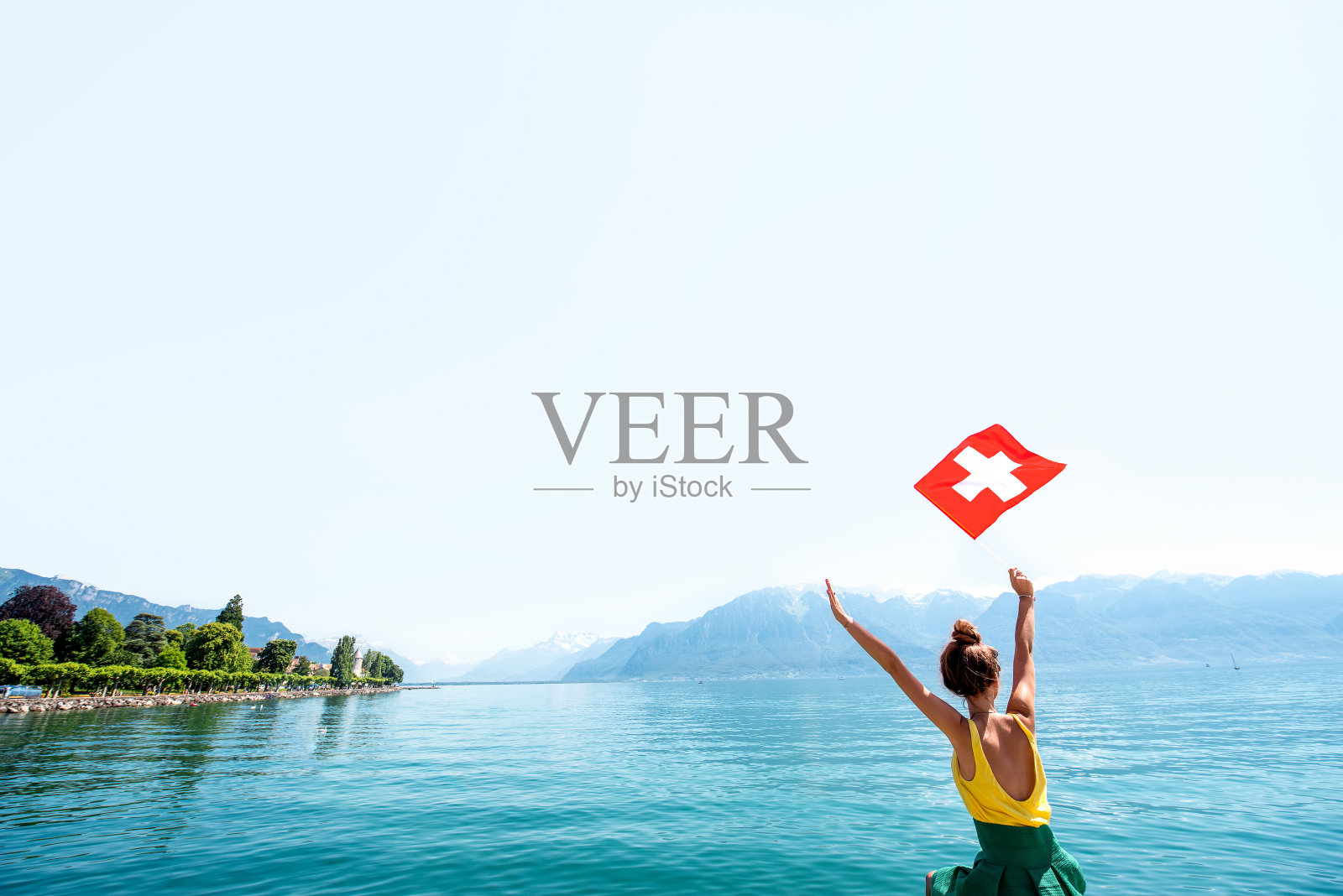 女子在瑞士旅行照片摄影图片