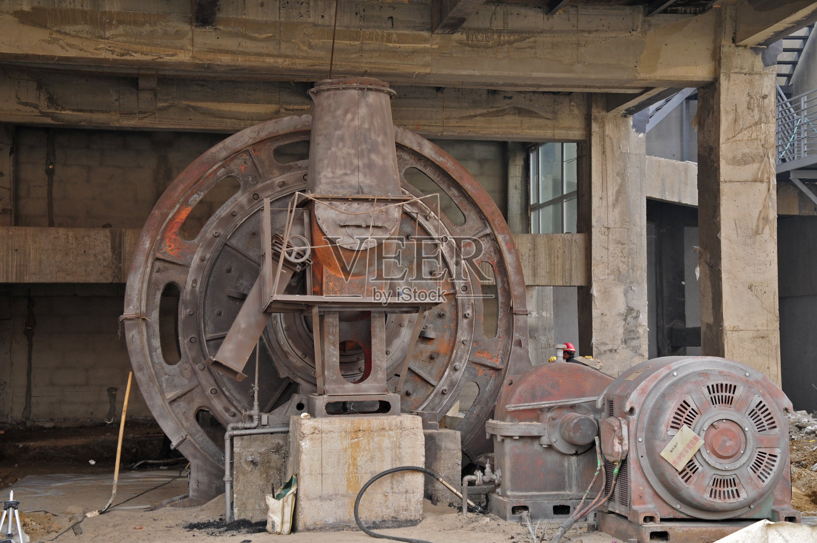 废弃的机器和轮子照片摄影图片