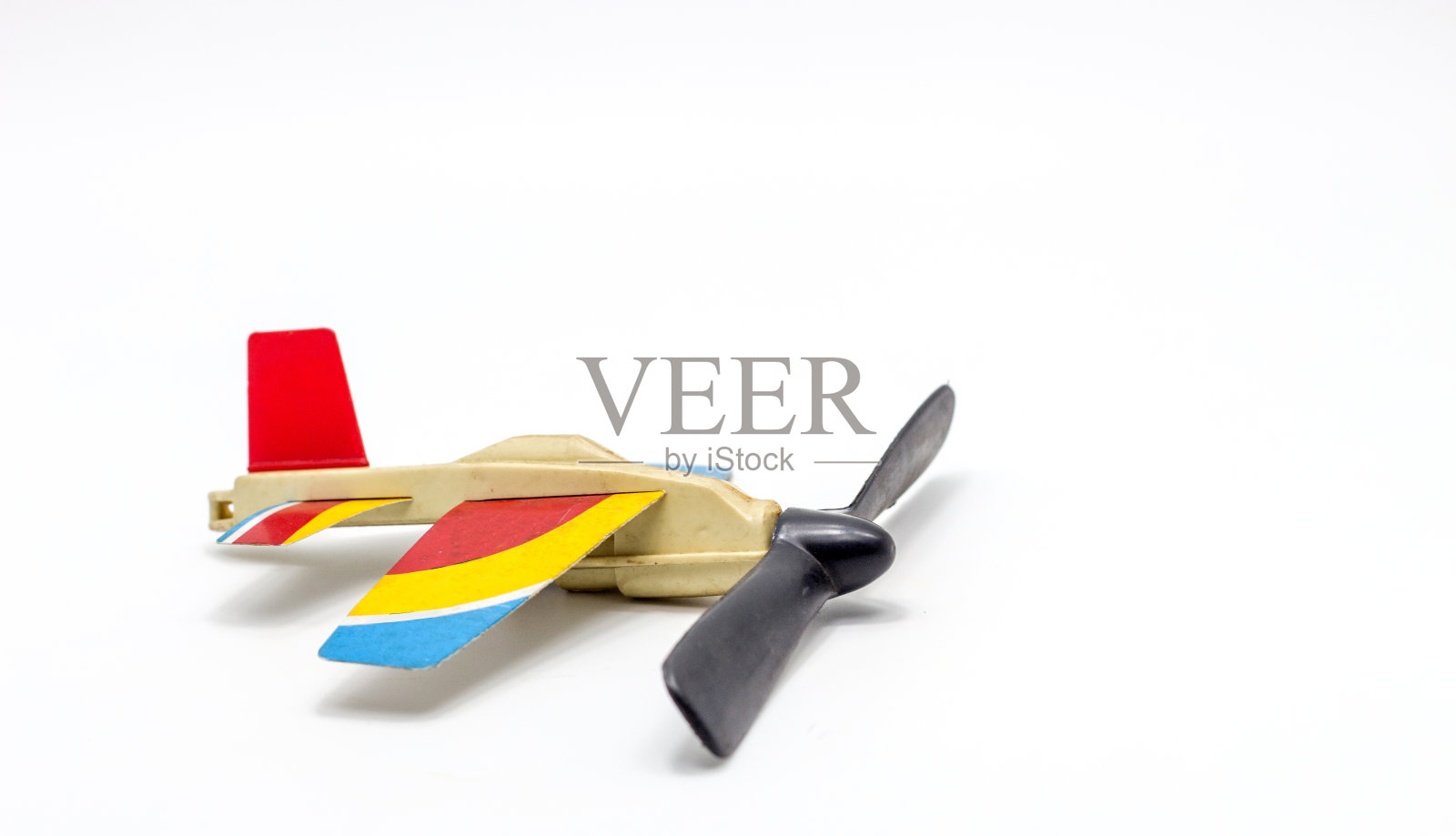 白色背景上的飞机玩具照片摄影图片
