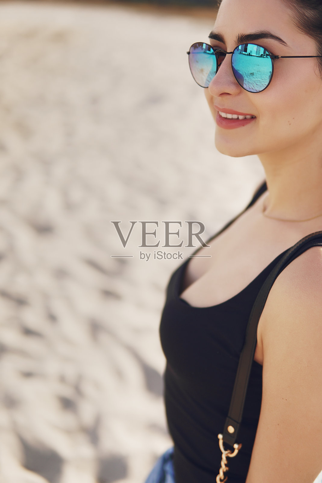 准备骑马的女孩照片摄影图片