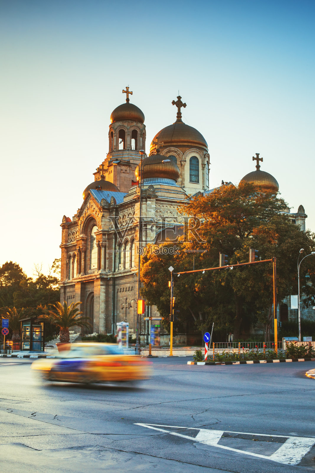 瓦尔纳的圣母升天大教堂照片摄影图片