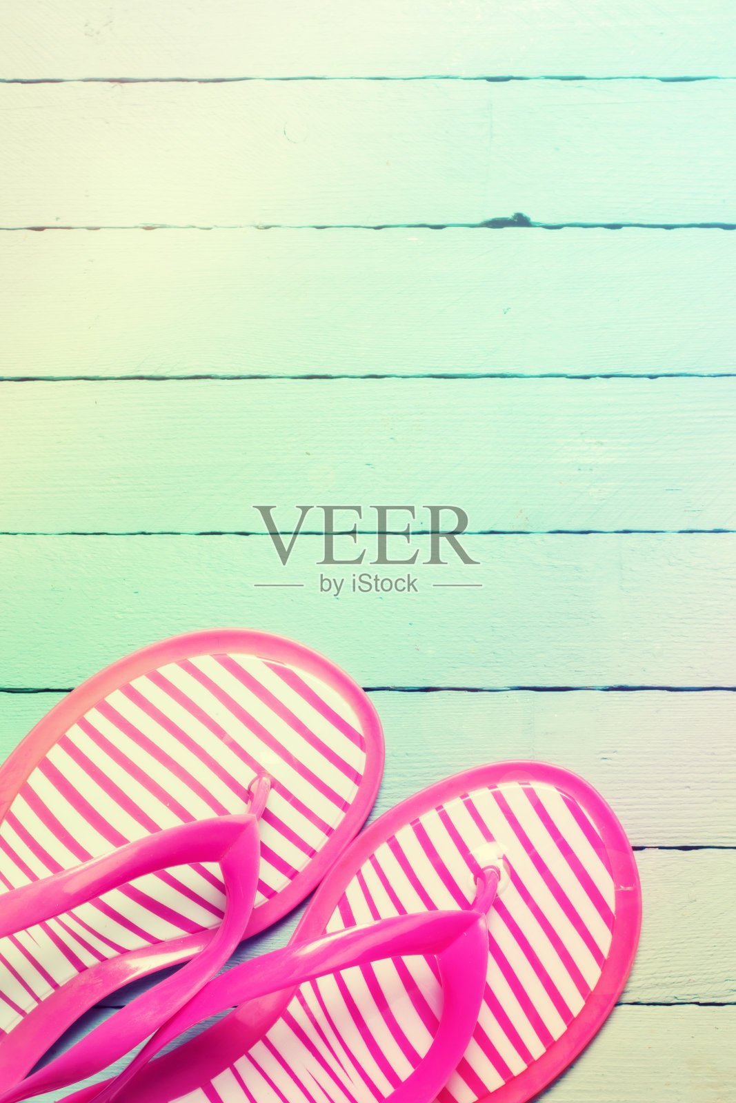 夏季概念沙滩，贝壳和绳索。照片摄影图片