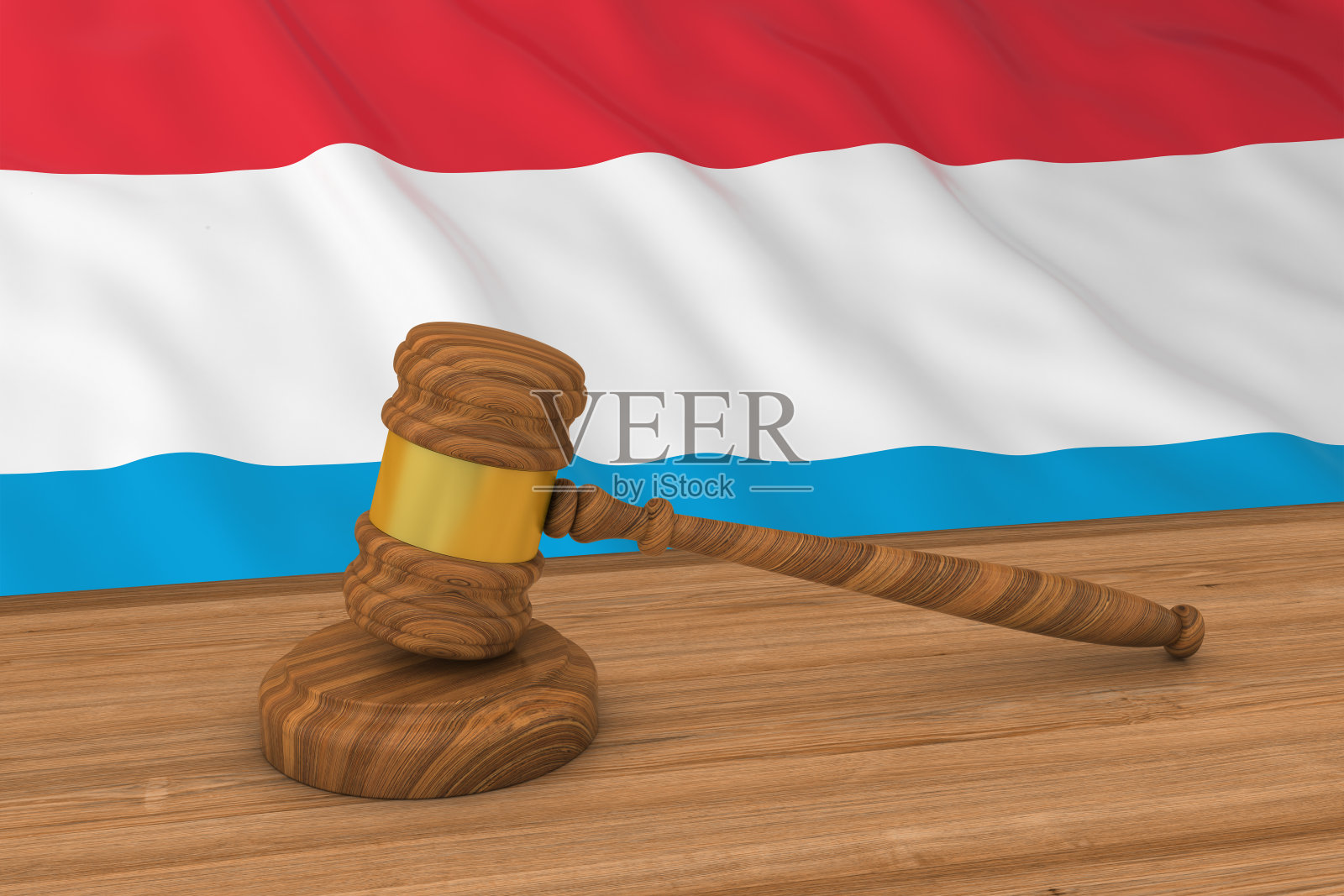 卢森堡法律概念：法官木槌后的卢森堡国旗照片摄影图片