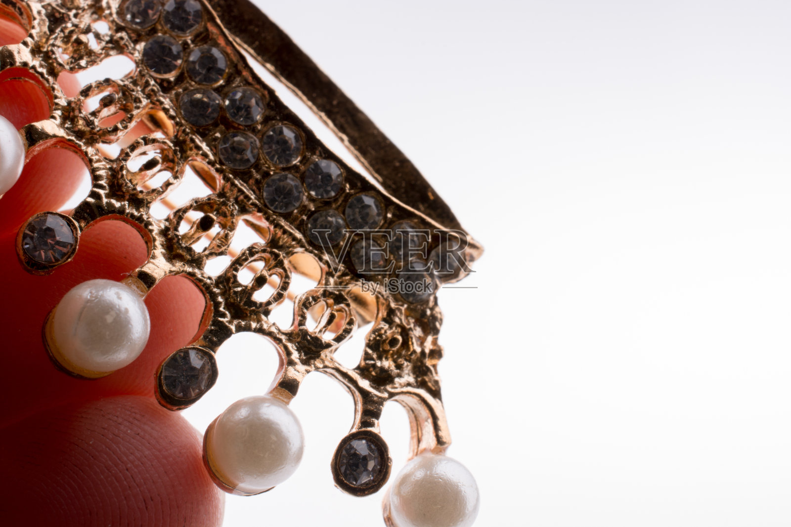 皇冠模型，手里拿着珍珠照片摄影图片