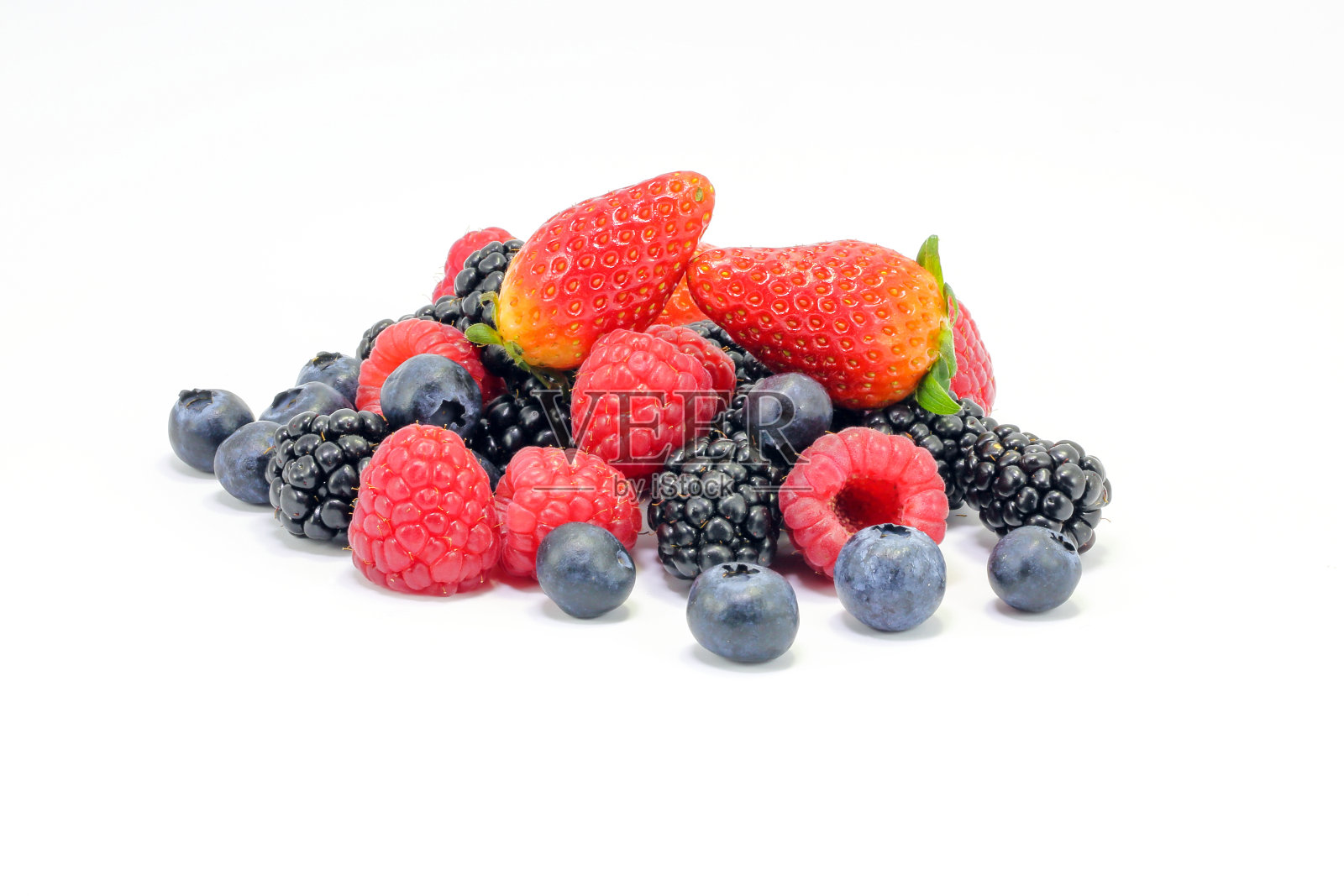 黑莓、覆盆子、草莓、蓝莓混合水果照片摄影图片
