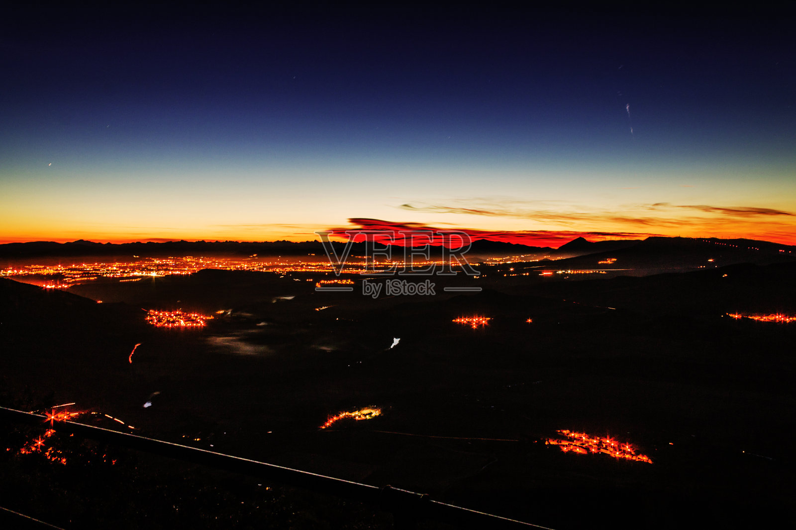 在秋天的夜晚照片摄影图片