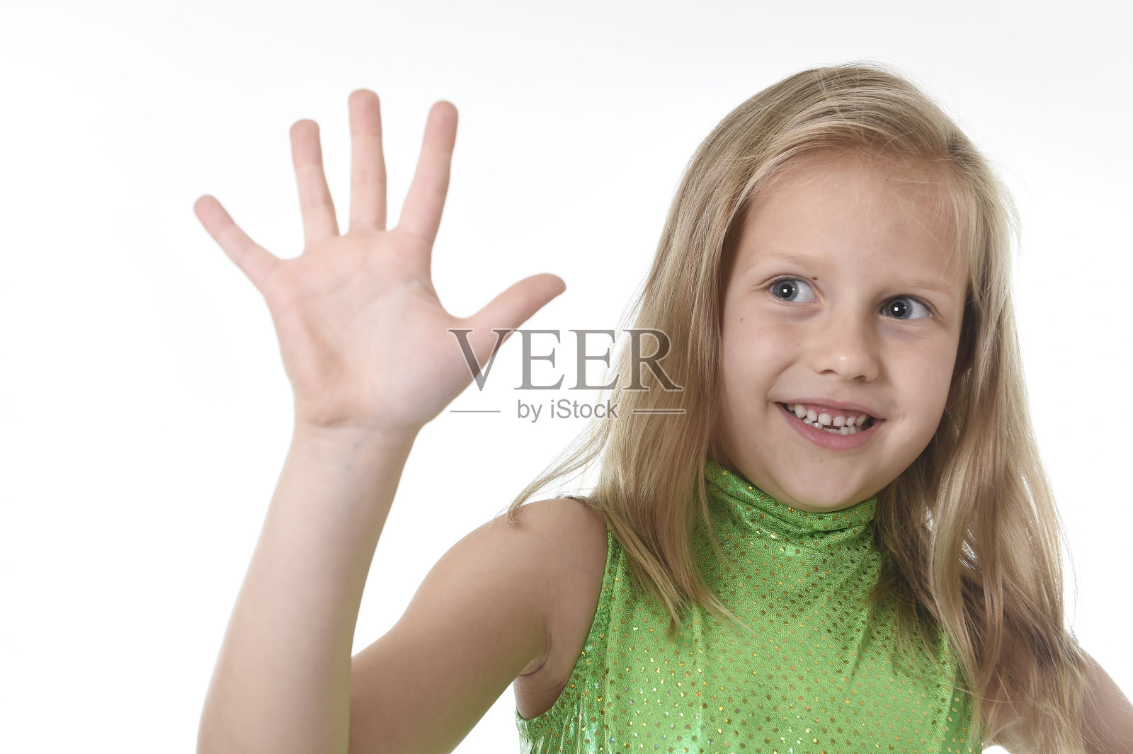 可爱的女生指着学校的身体部位学习照片摄影图片