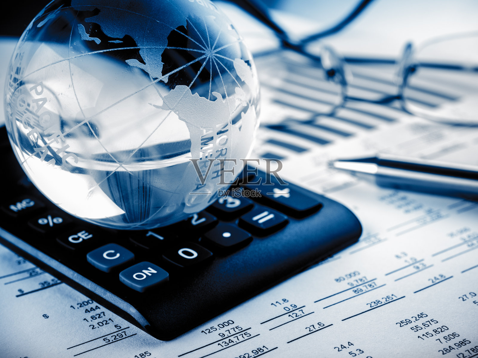 证券市场财务报表照片摄影图片