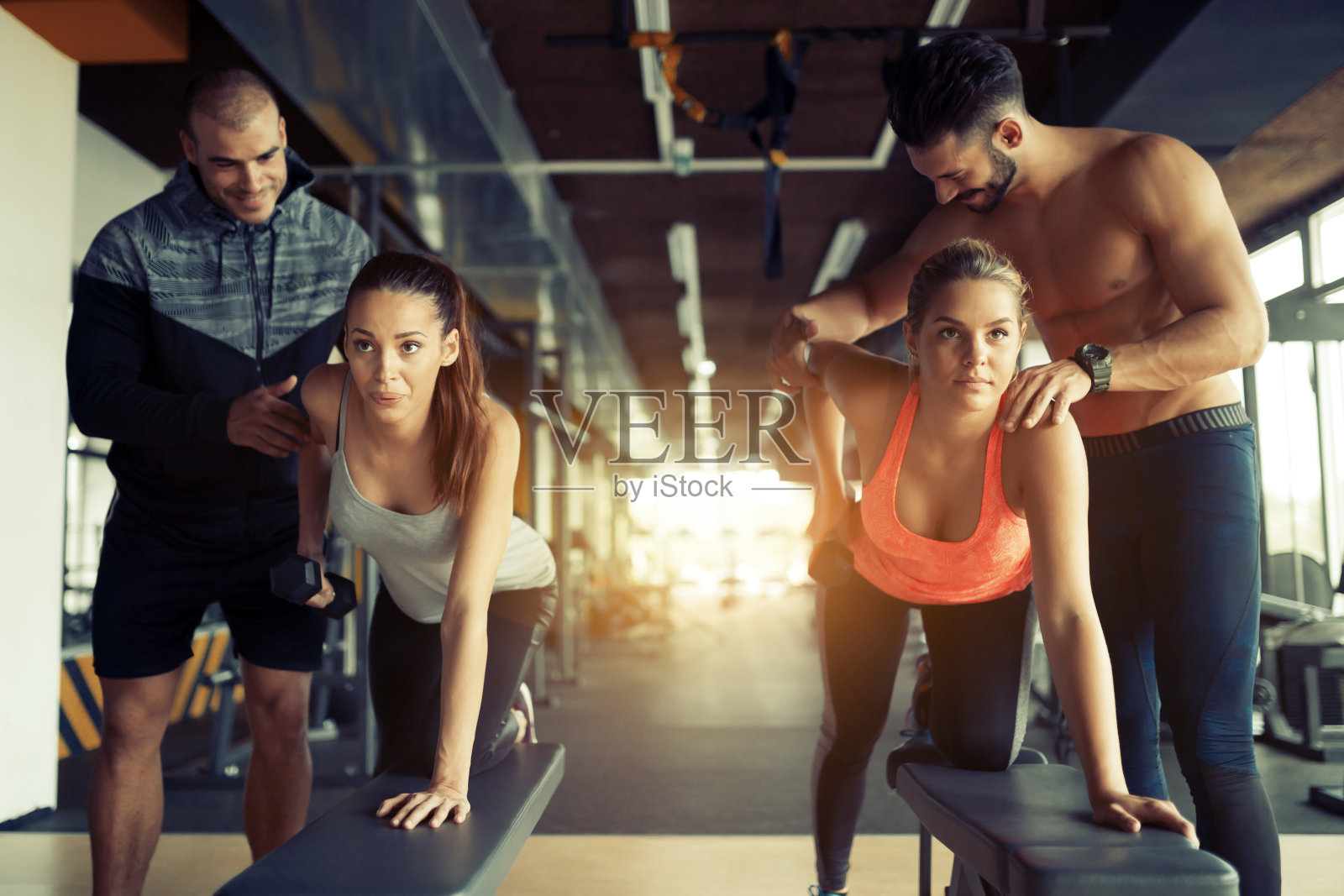 健身房团队锻炼照片摄影图片
