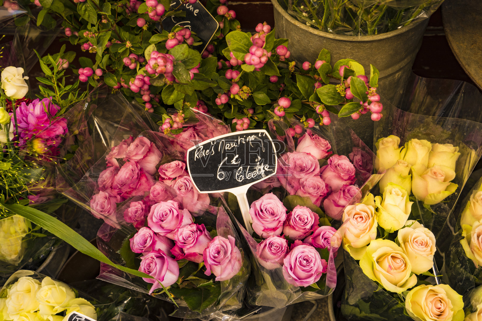 巴黎花店出售玫瑰照片摄影图片